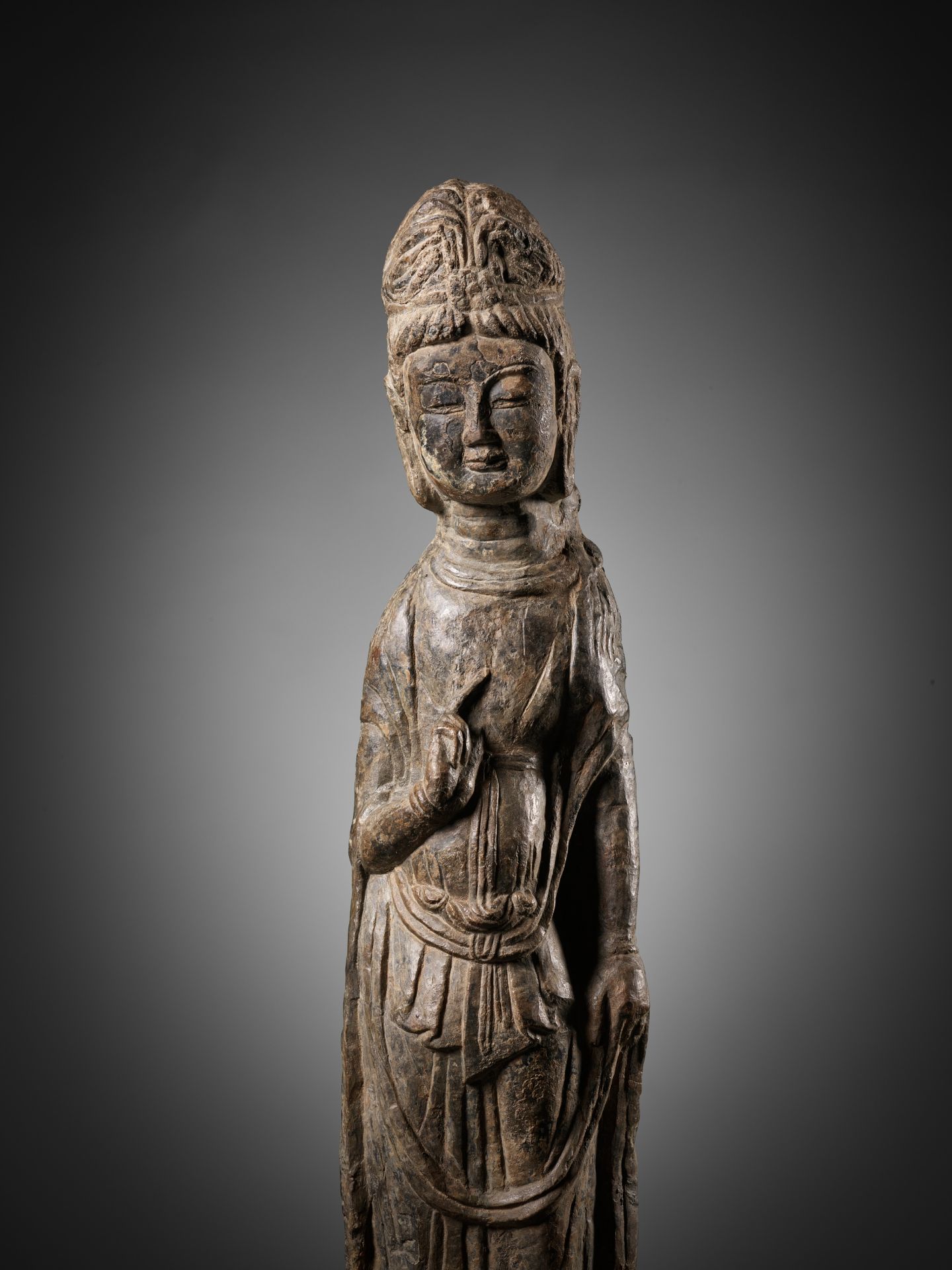 A RARE AND IMPORTANT LIMESTONE FIGURE OF A BODHISATTVA, LONGMEN GROTTOES, NORTHERN WEI DYNASTY - Image 14 of 18