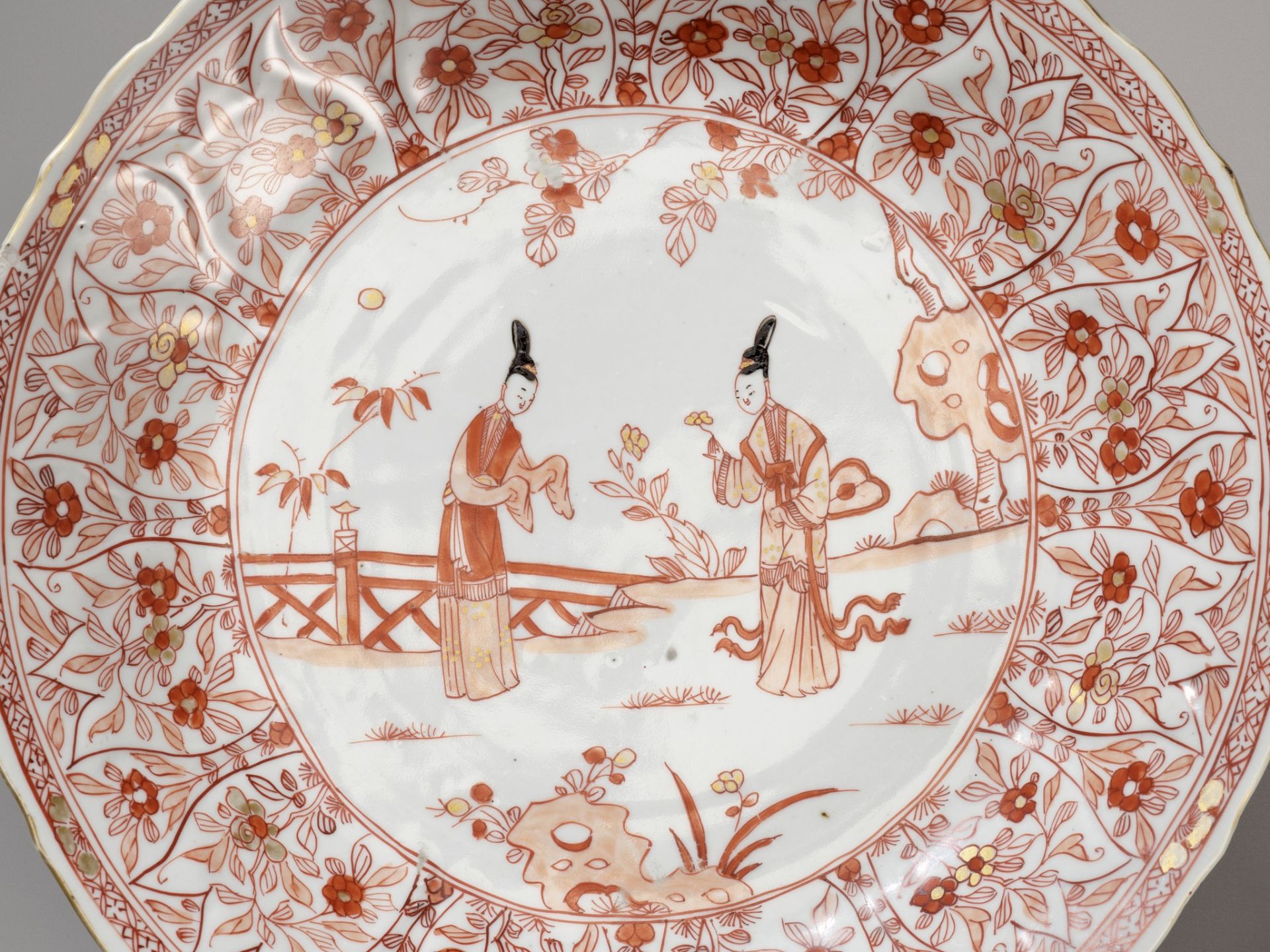 A BARBED-RIM IRON-RED AND GILT-DECORATED 'LADIES' DISH, KANGXI PERIOD - Image 2 of 6
