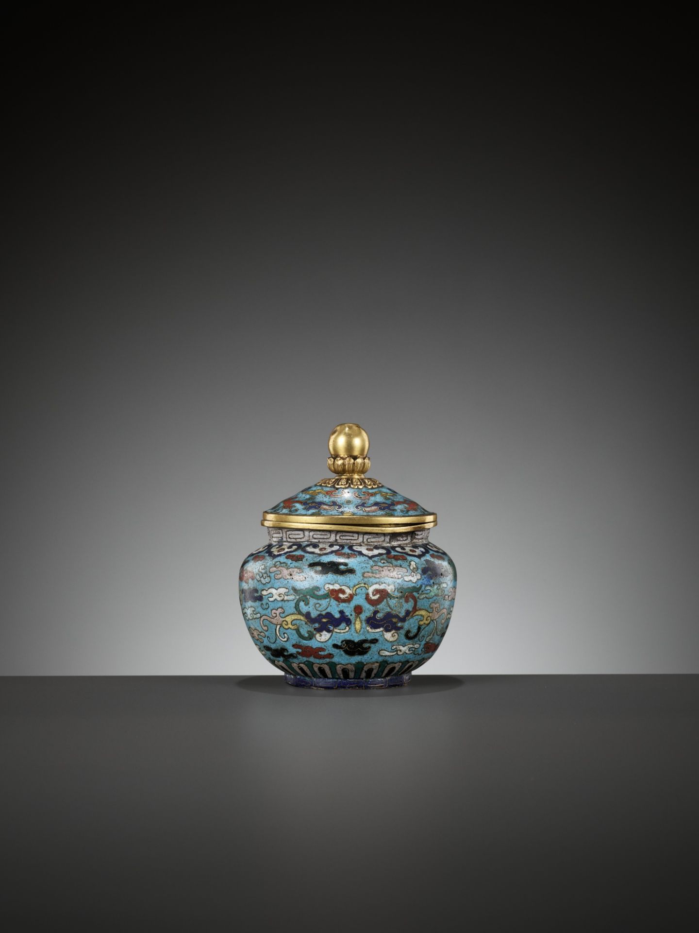 A CLOISONNE ENAMEL JAR AND COVER, 18TH CENTURY - Image 5 of 10