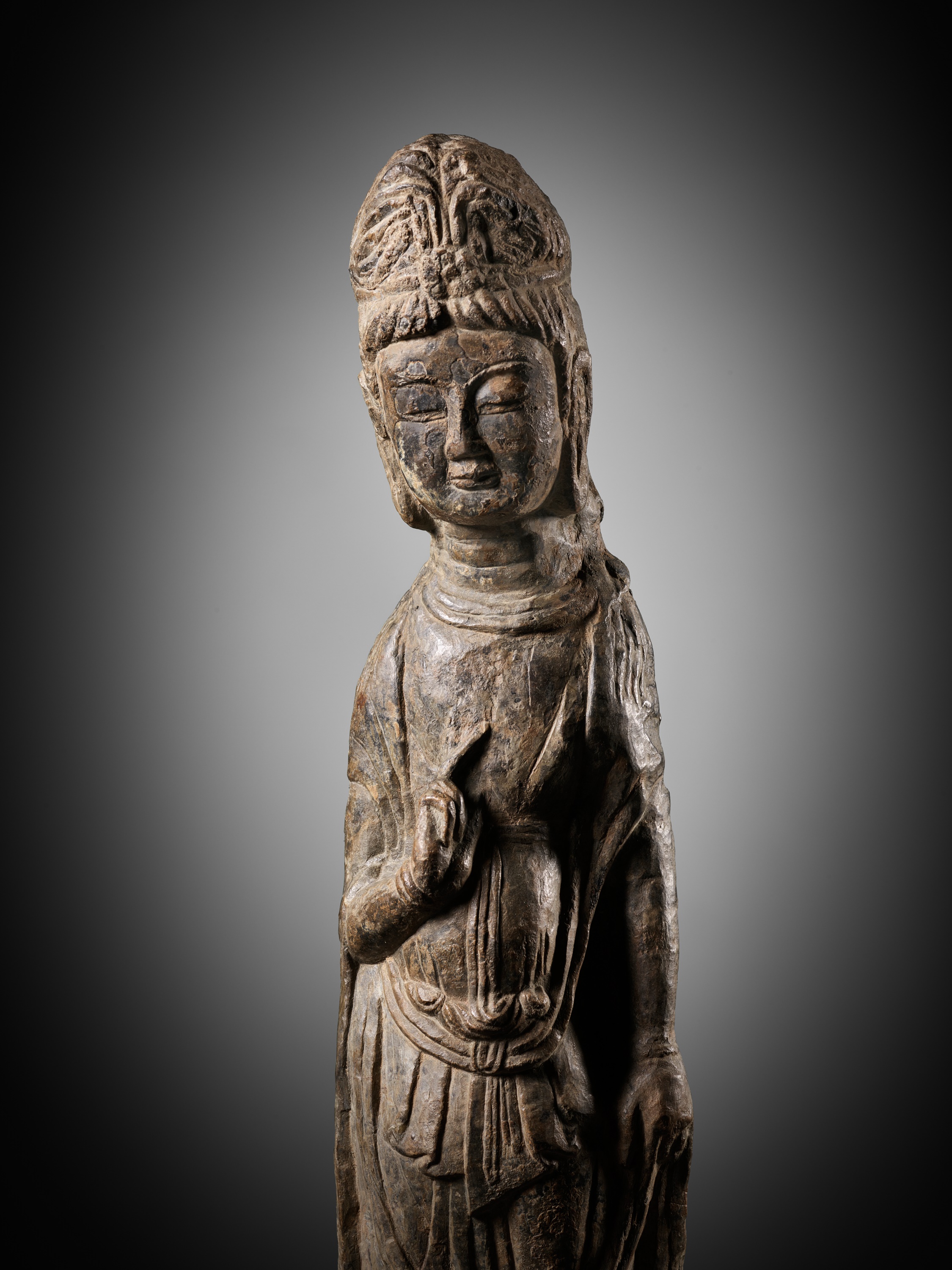 A RARE AND IMPORTANT LIMESTONE FIGURE OF A BODHISATTVA, LONGMEN GROTTOES, NORTHERN WEI DYNASTY - Image 13 of 18
