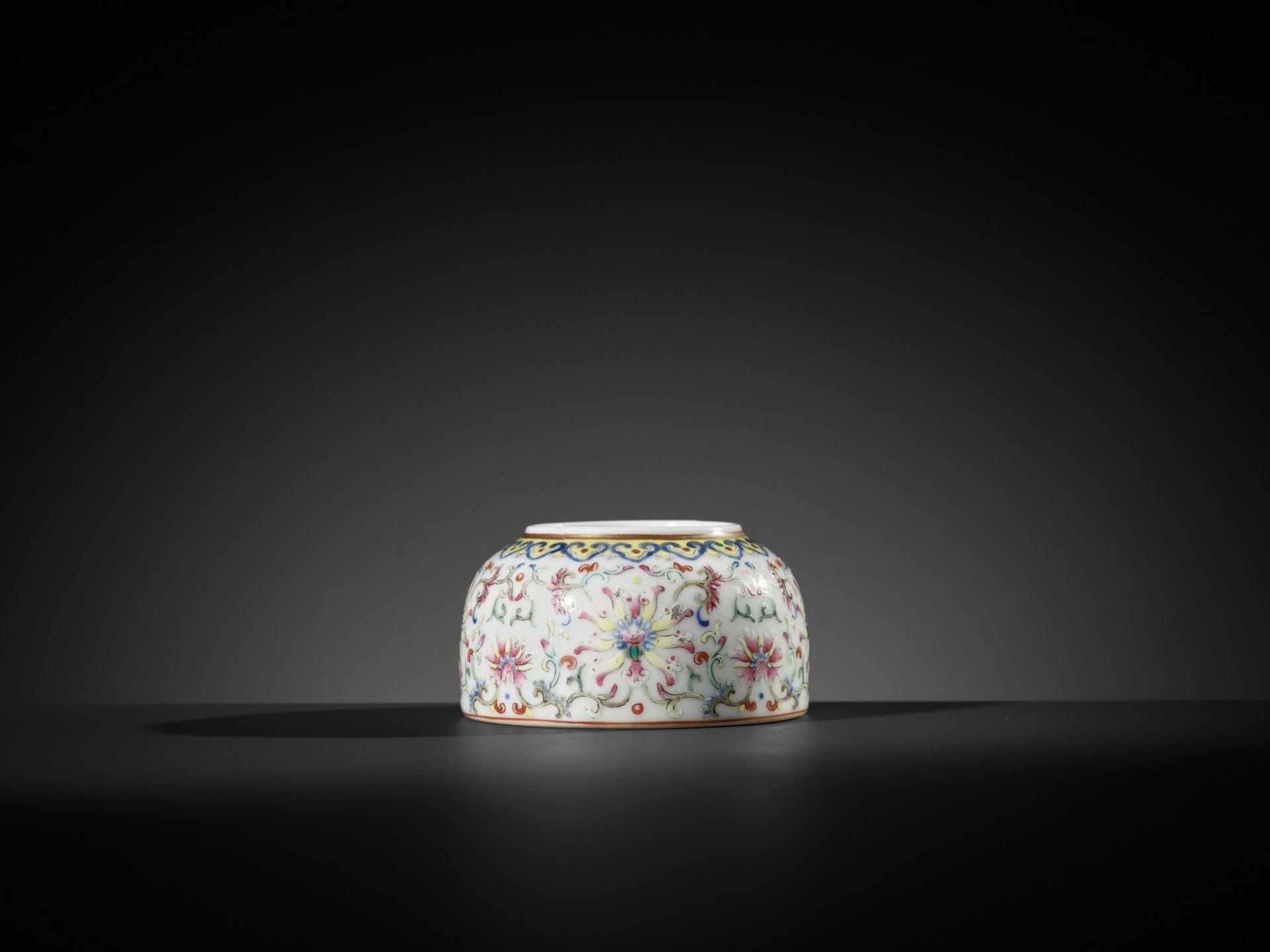 A FAMILLE ROSE WATER POT, JIAQING MARK AND PERIOD - Image 9 of 10