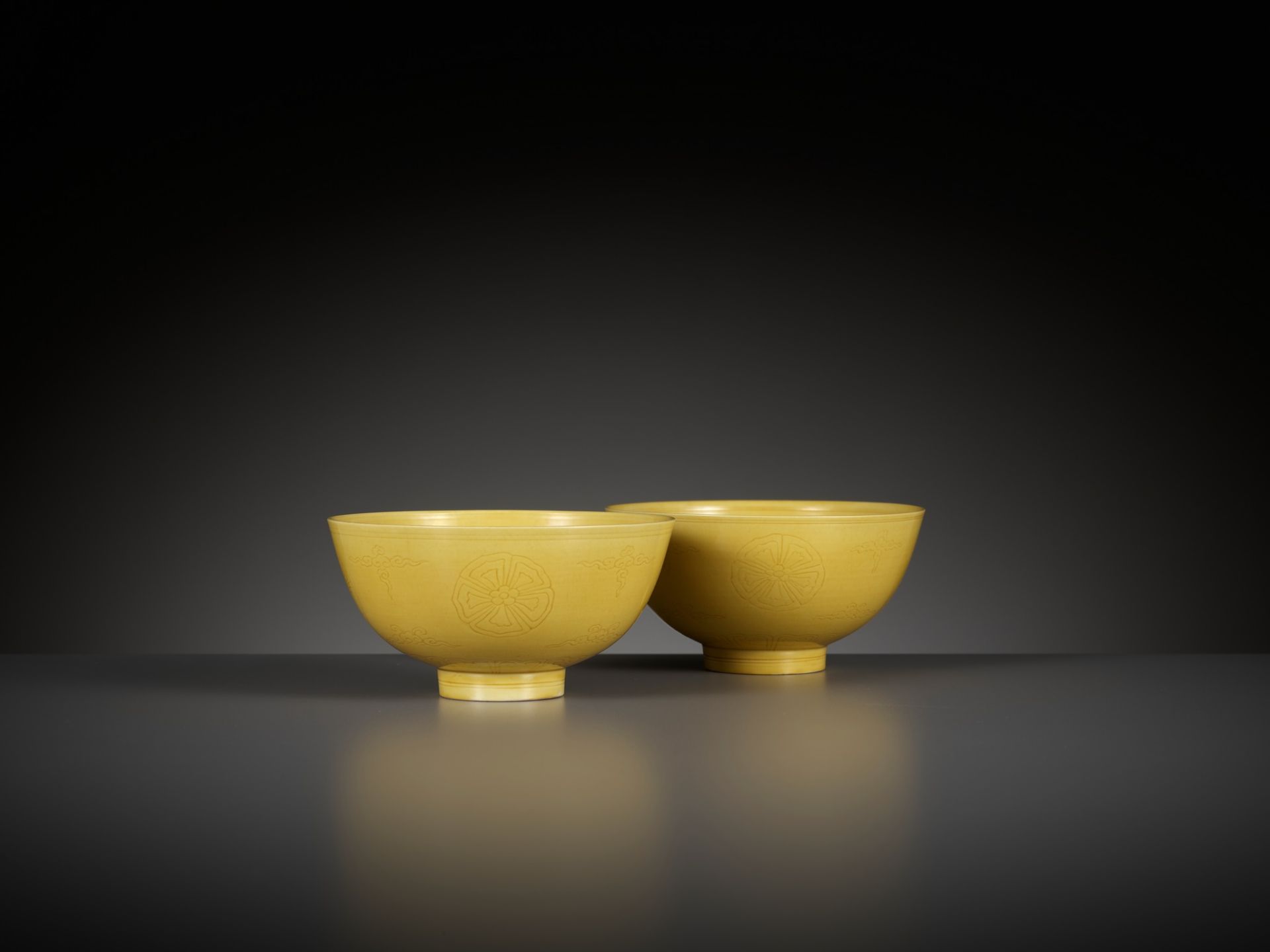 AN EXCEEDINGLY RARE PAIR OF INCISED YELLOW-GLAZED 'FLORAL MEDALLION' BOWLS, KANGXI MARKS AND PERIOD - Image 2 of 26