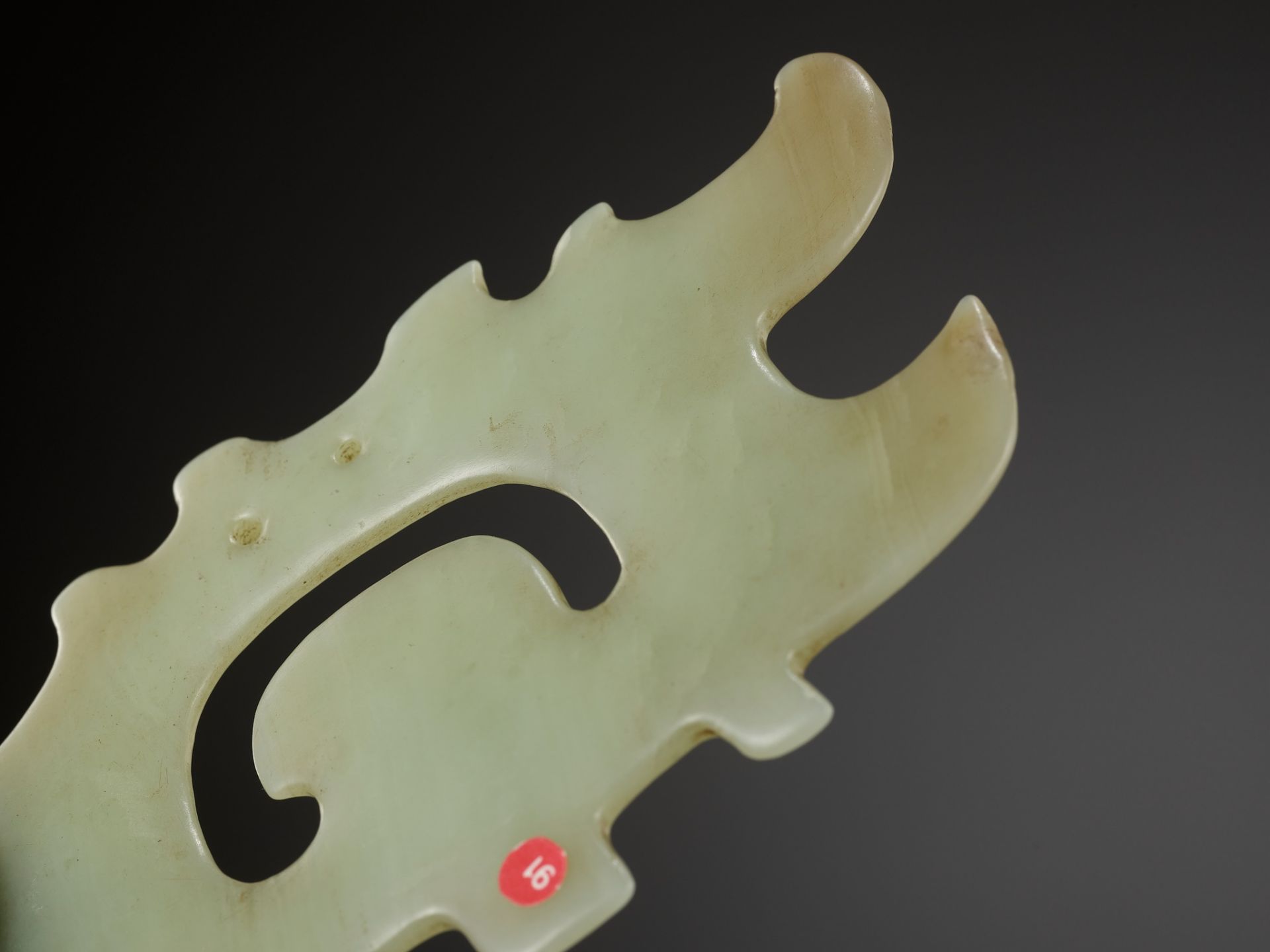 A PALE GREEN JADE 'CLOUD-SCROLL' PENDANT, HONGSHAN CULTURE - Image 3 of 9