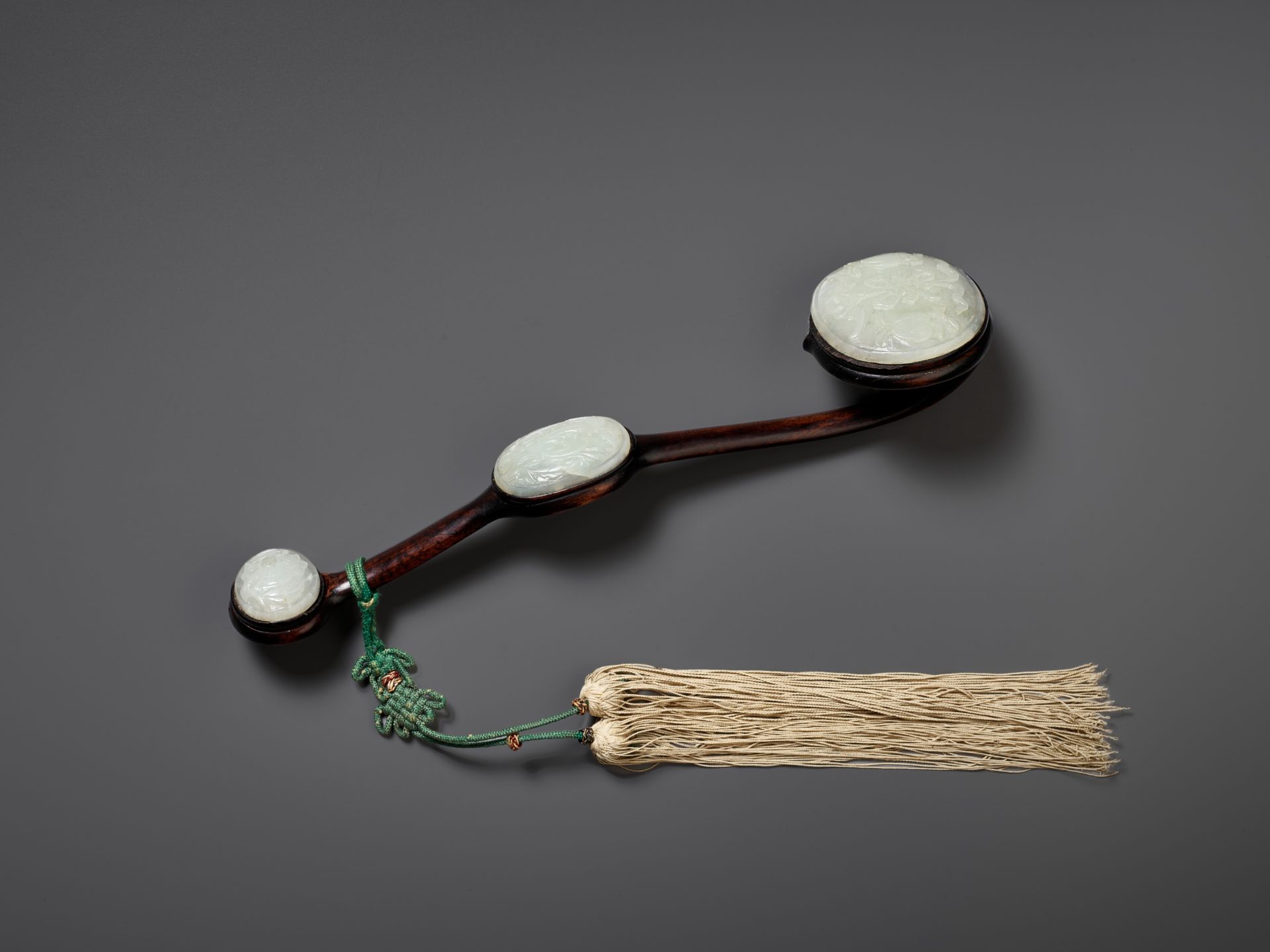 A PALE CELADON JADE-MOUNTED WOOD RUYI SCEPTER, QING DYNASTY - Image 6 of 12