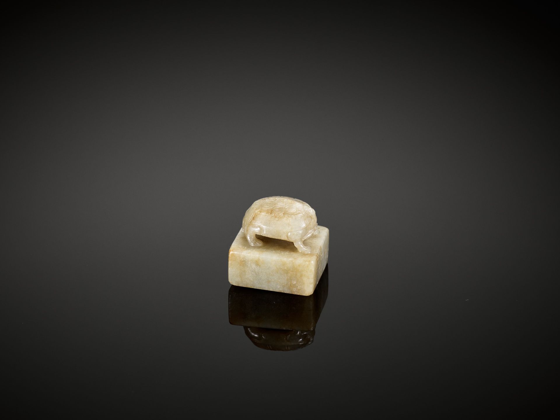 A CELADON JADE 'TURTLE' SEAL, 17TH CENTURY - Image 2 of 13