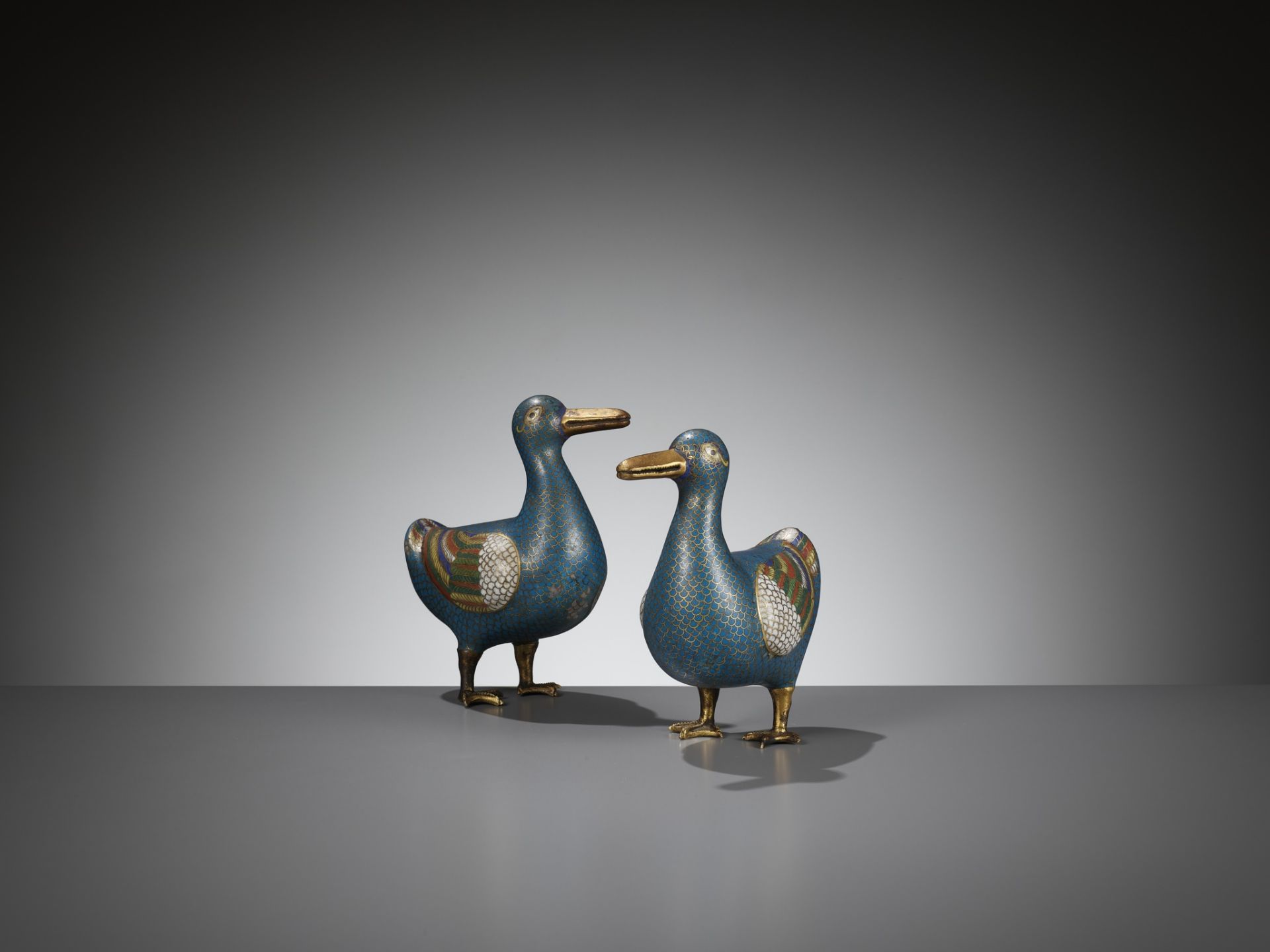 A PAIR OF CLOISONNE ENAMEL FIGURES OF DUCKS, QING DYNASTY - Image 6 of 8