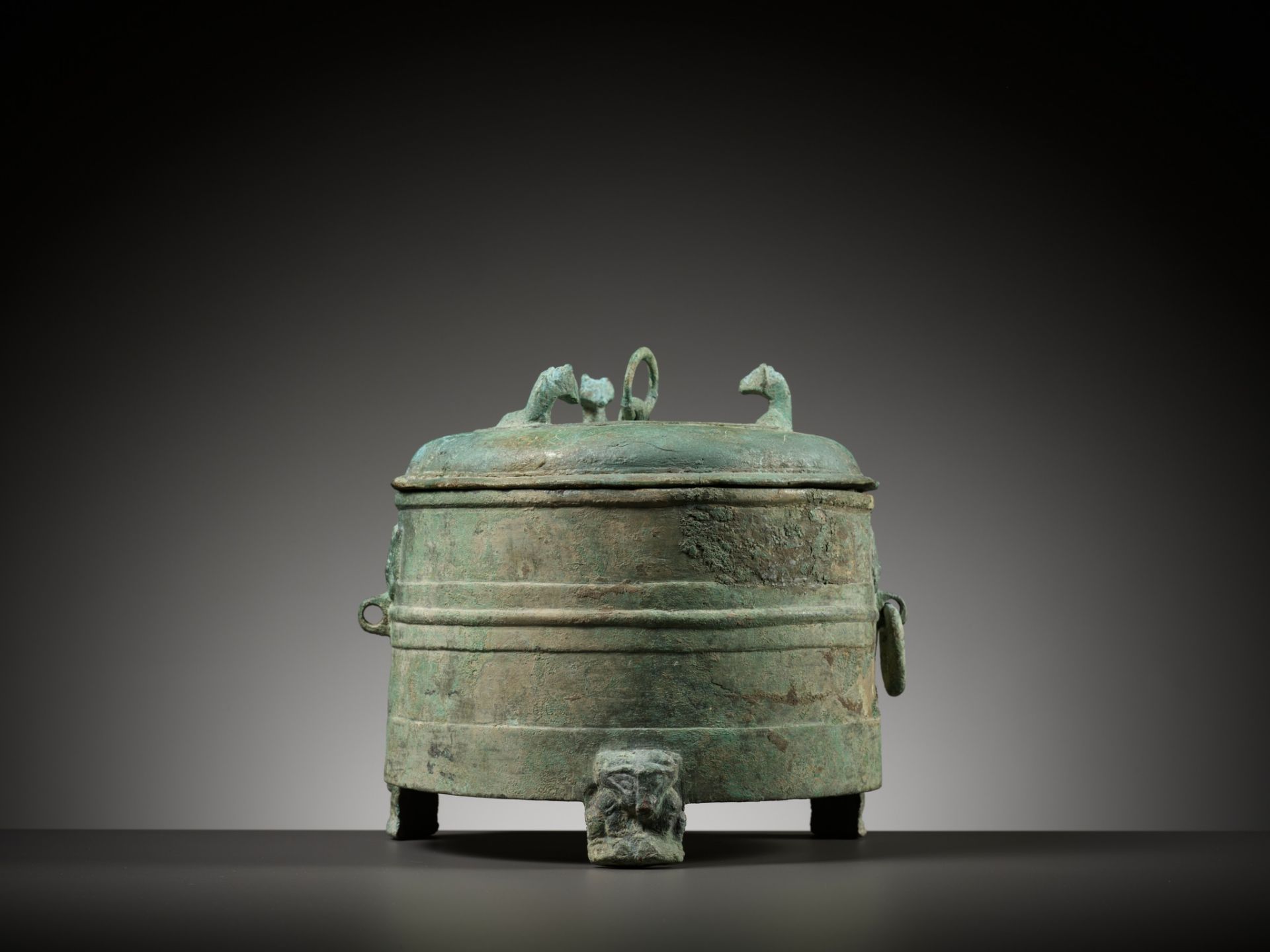 A RARE BRONZE TRIPOD VESSEL AND COVER, LIAN, HAN DYNASTY - Image 10 of 17