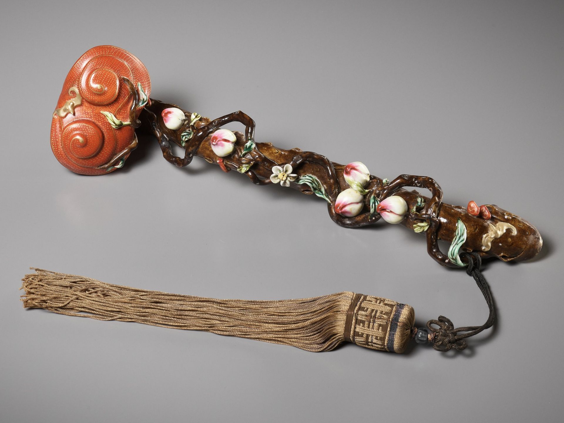 A FAMILLE ROSE PORCELAIN 'LINGZHI' RUYI SCEPTER, MID-QING DYNASTY