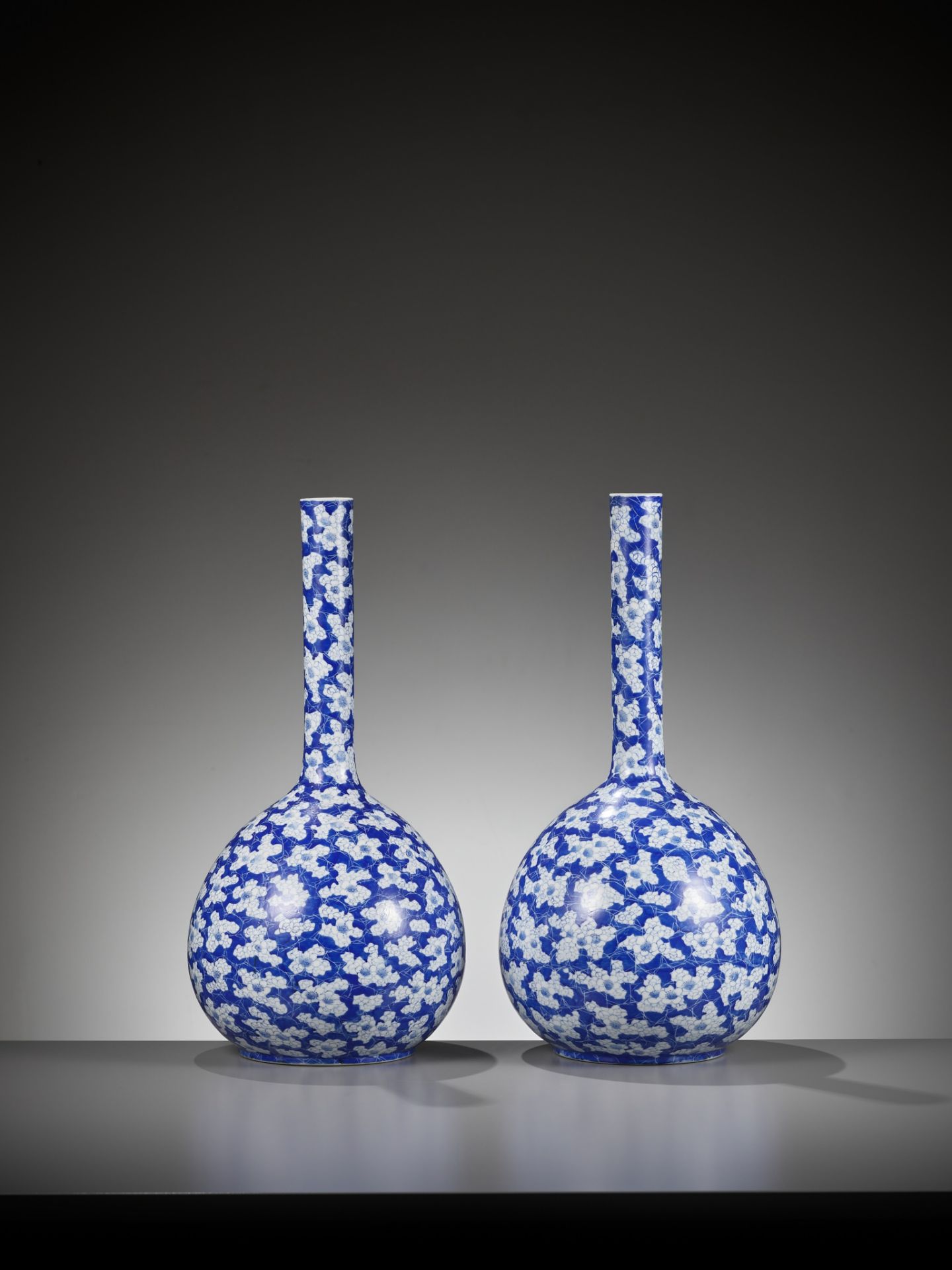 A PAIR OF BLUE AND WHITE 'ICE CRACK AND PRUNUS' BOTTLE VASES, 19TH CENTURY - Image 9 of 14