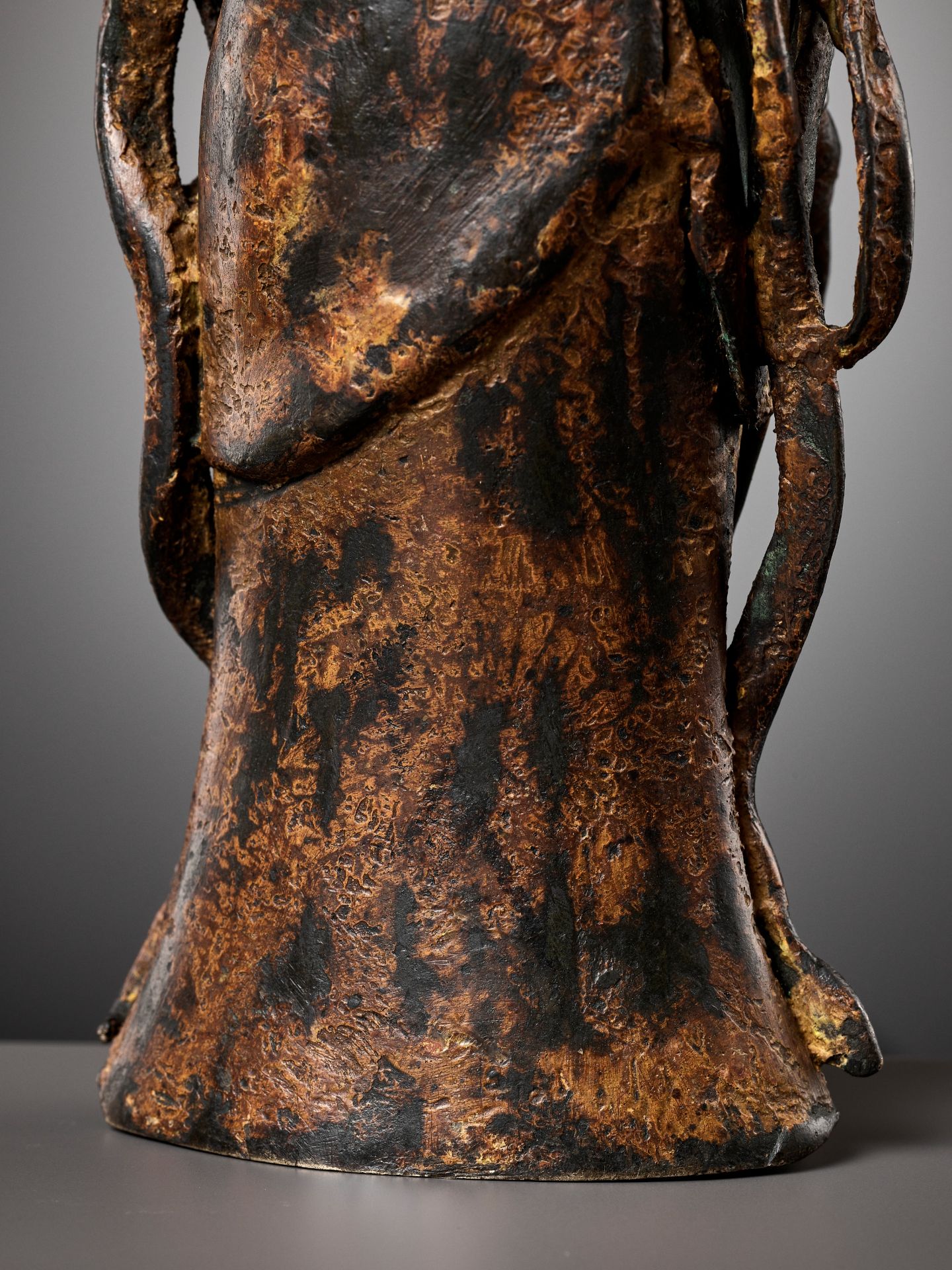 AN EXCEEDINGLY RARE BRONZE FIGURE OF GUANYIN, DALI KINGDOM, 12TH – MID-13TH CENTURY - Bild 9 aus 20