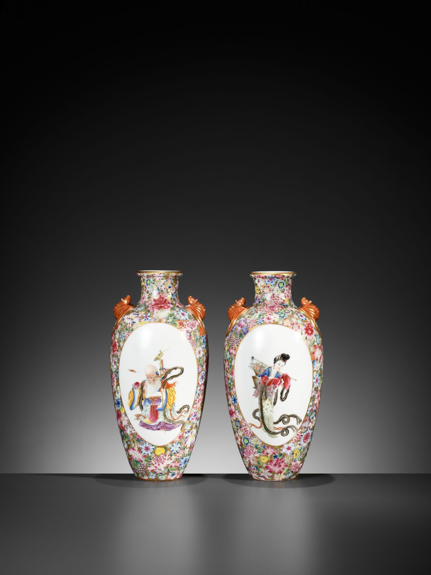 A PAIR OF FAMILLE ROSE 'MILLEFLEUR' VASES, LATE QING TO REPUBLIC - Image 2 of 13