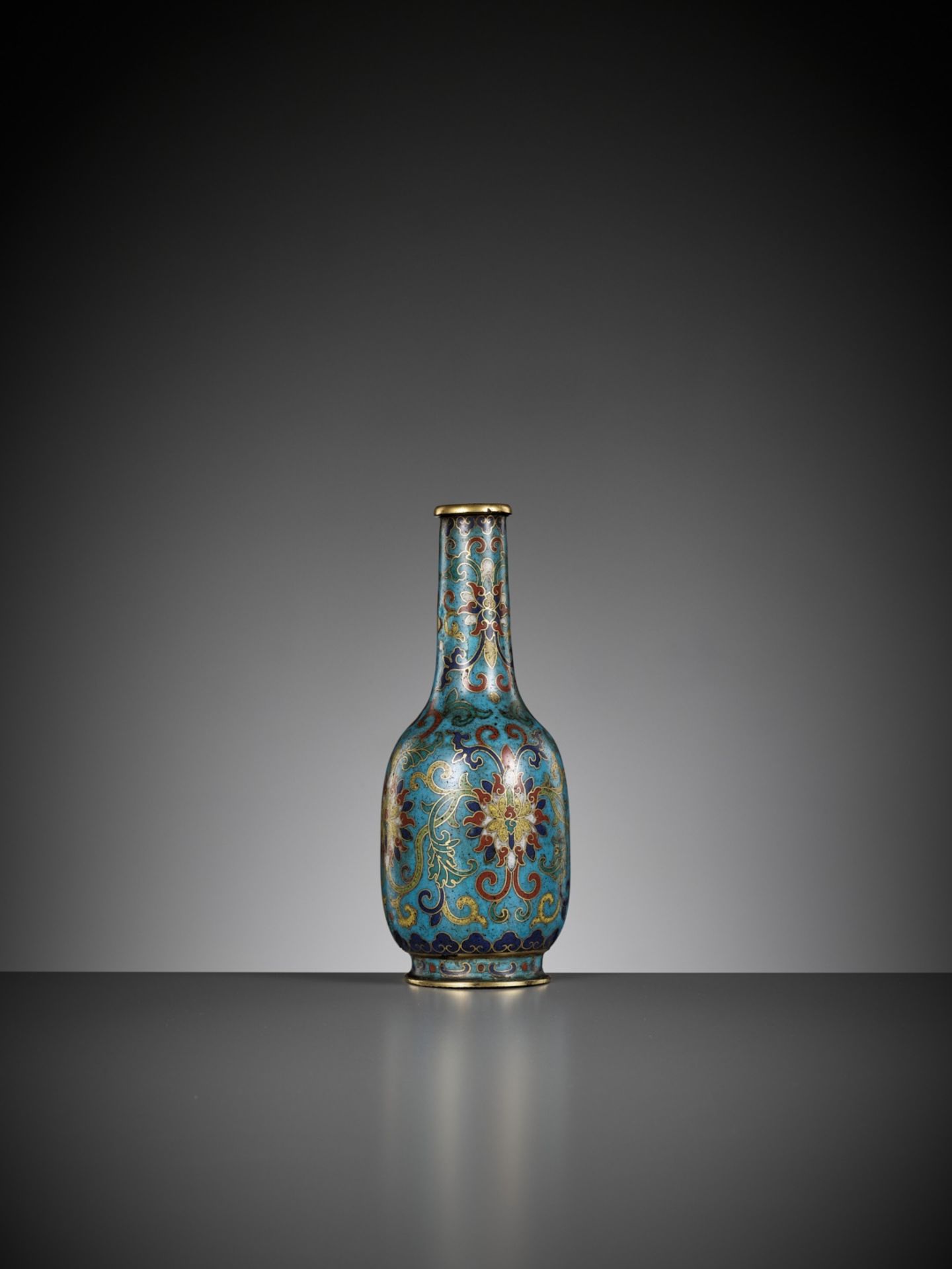 A CLOISONNE ENAMEL MALLET VASE, QIANLONG FIVE-CHARACTER MARK AND OF THE PERIOD - Image 6 of 14