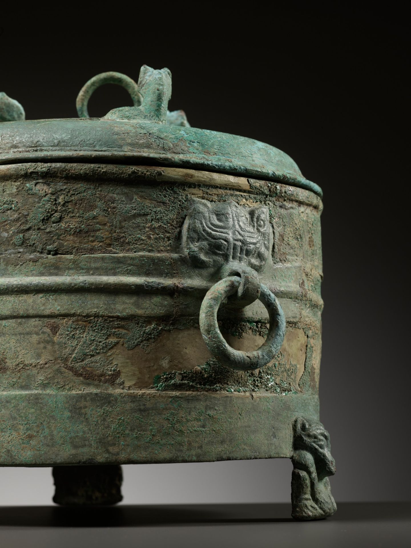 A RARE BRONZE TRIPOD VESSEL AND COVER, LIAN, HAN DYNASTY