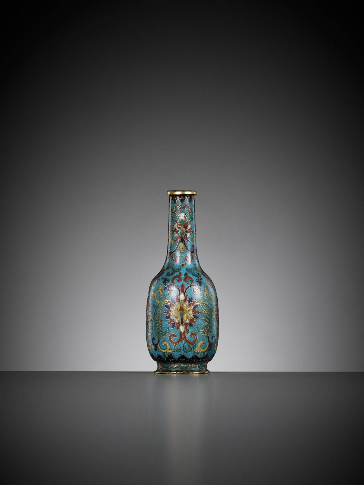 A CLOISONNE ENAMEL MALLET VASE, QIANLONG FIVE-CHARACTER MARK AND OF THE PERIOD - Image 10 of 14