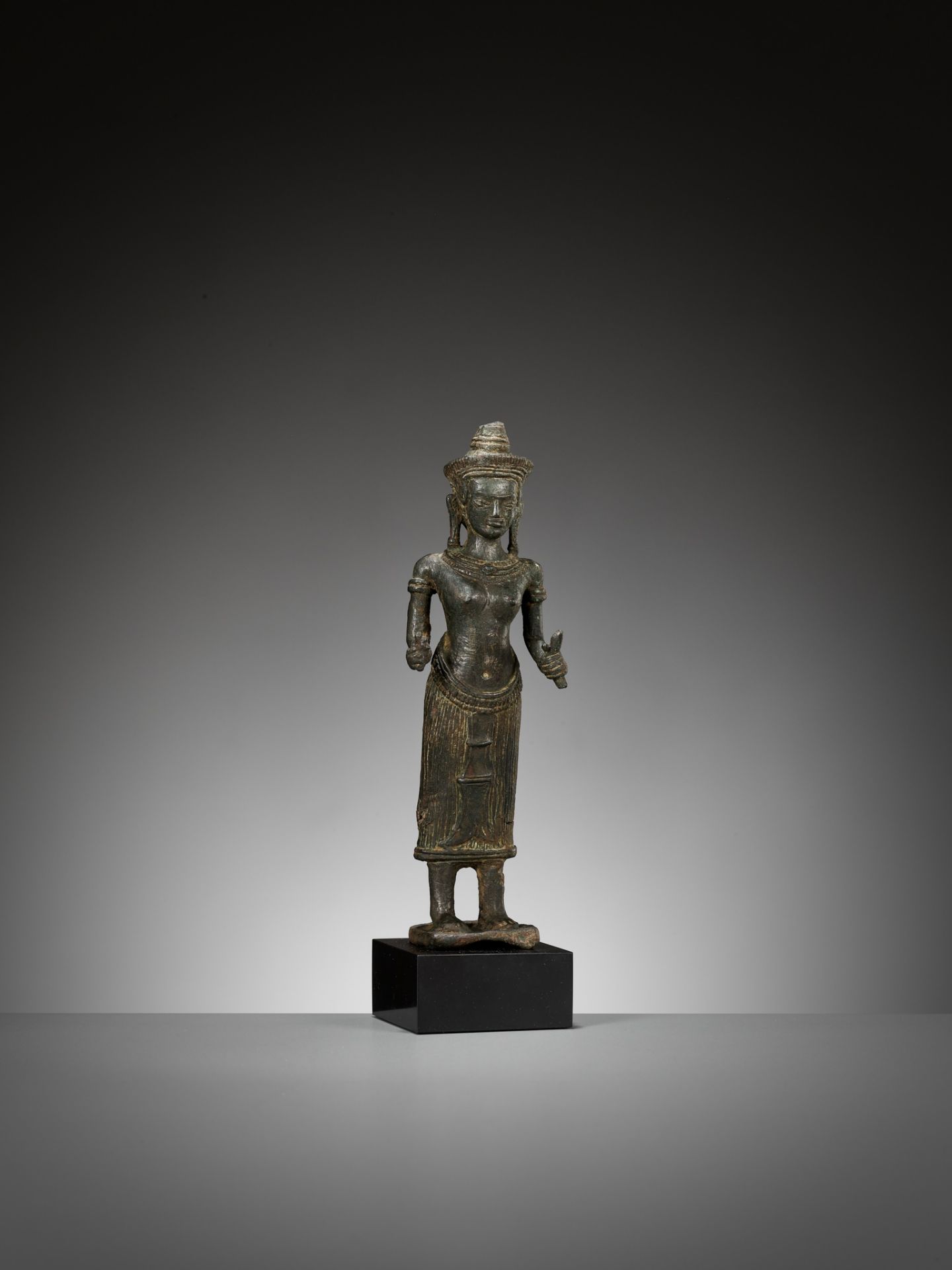 A RARE BRONZE FIGURE OF UMA, ANGKOR WAT STYLE, KHMER EMPIRE, 12TH CENTURY - Image 10 of 10