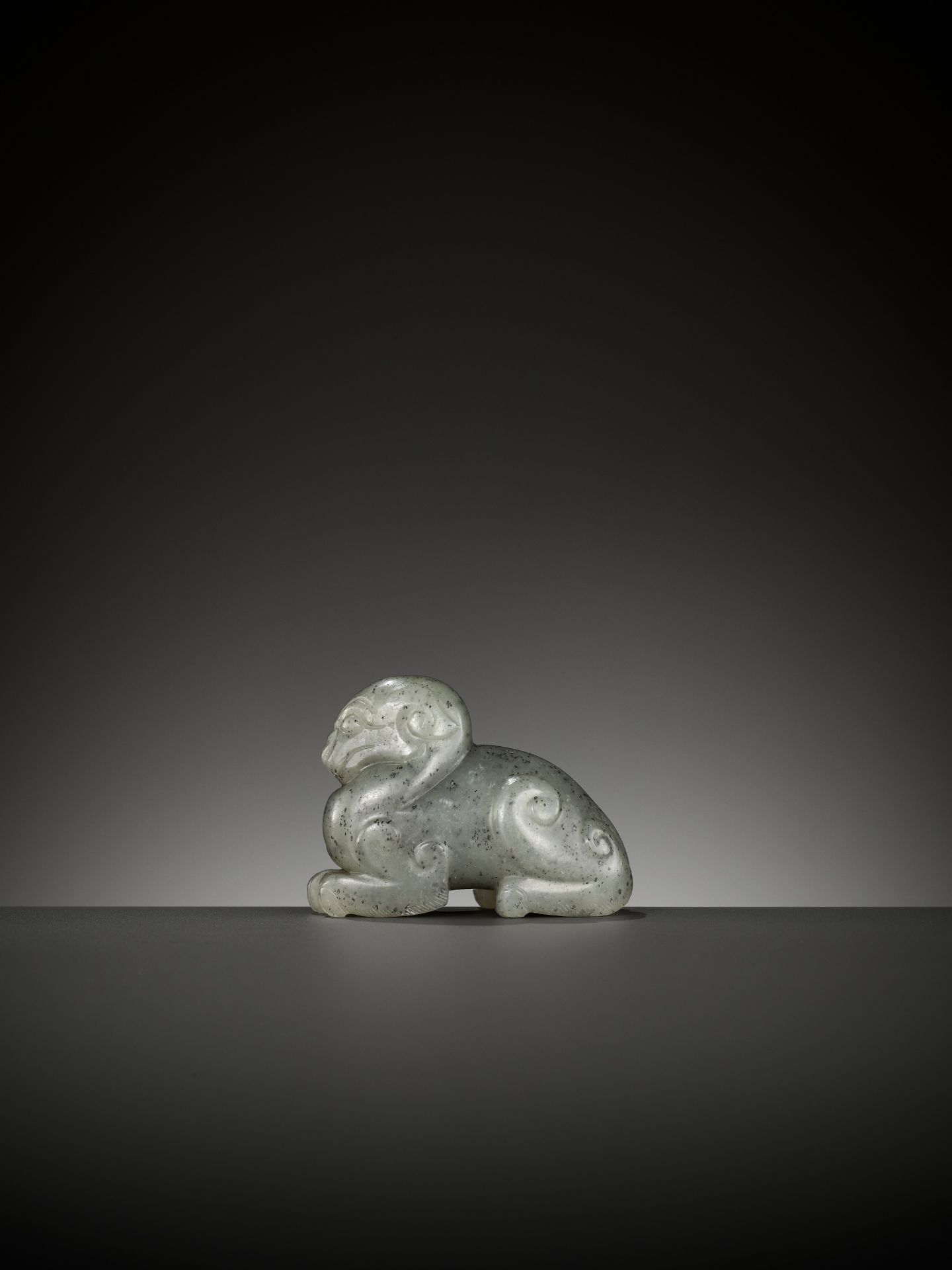 A GRAY JADE FIGURE OF A MYTHICAL BEAST, 17TH CENTURY - Image 11 of 13