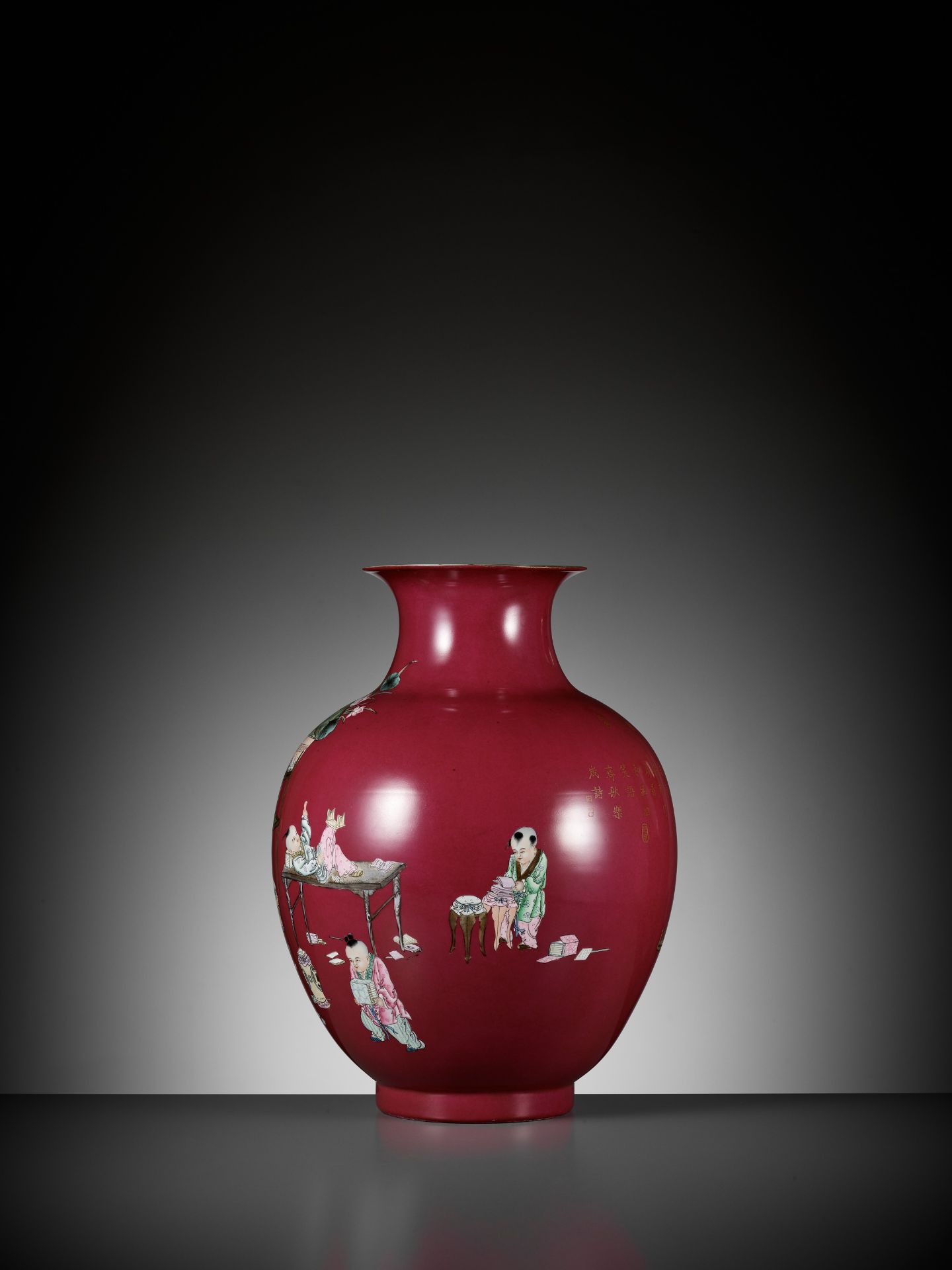 A LARGE PUCE-GROUND 'SLEEPING TEACHER & MISCHIEVOUS BOYS' VASE, LATE QING TO REPUBLIC PERIOD - Image 9 of 18