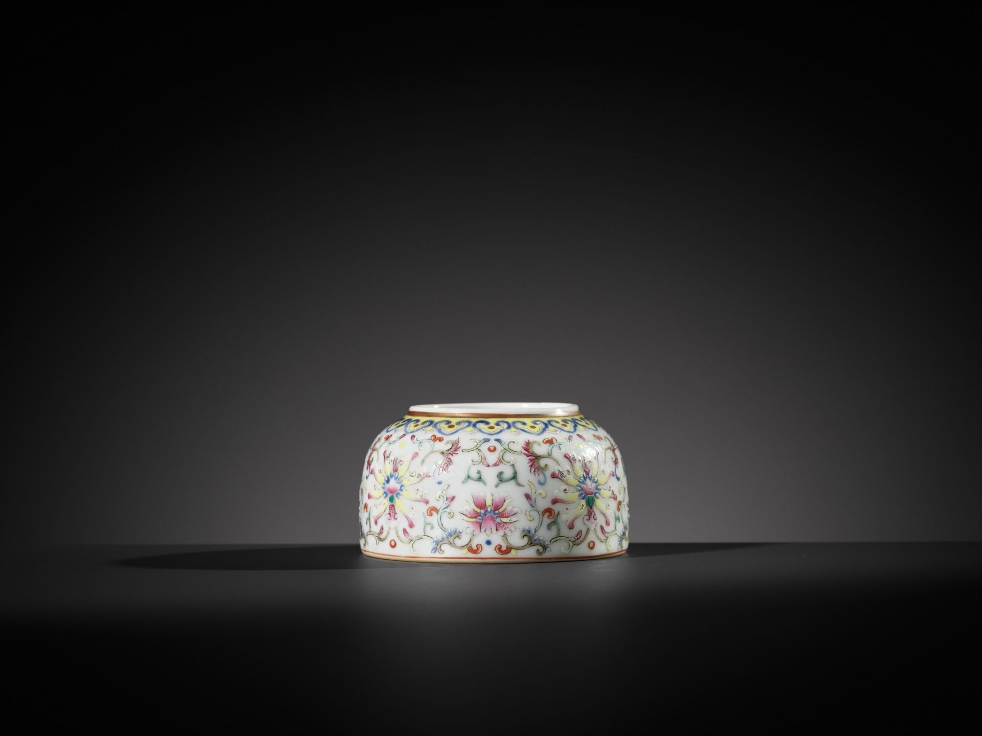 A FAMILLE ROSE WATER POT, JIAQING MARK AND PERIOD - Image 7 of 10