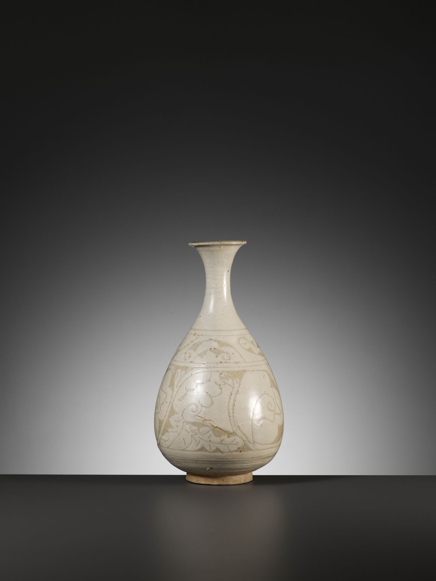 A CIZHOU 'FLORAL' SGRAFFIATO VASE, YUHUCHUNPING, JIN DYNASTY - Image 6 of 8