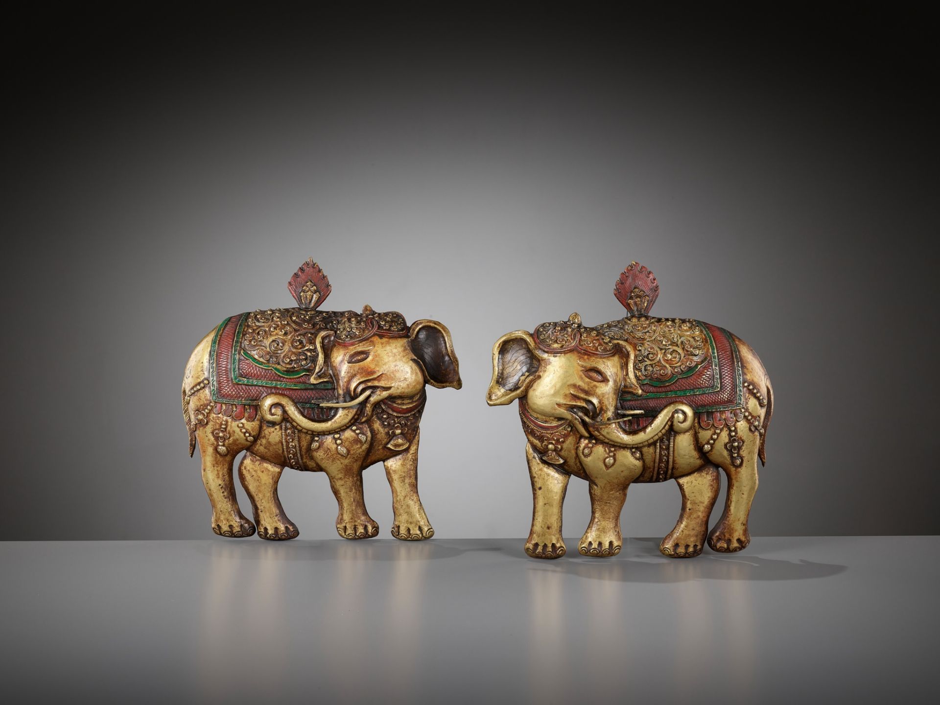 A PAIR OF GILT AND POLYCHROME-DECORATED COPPER REPOUSSE PLAQUES, HASTIRATNA, 17TH-18TH CENTURY - Image 6 of 12