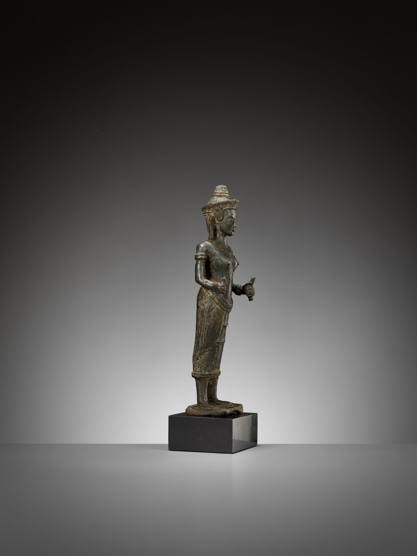 A RARE BRONZE FIGURE OF UMA, ANGKOR WAT STYLE, KHMER EMPIRE, 12TH CENTURY - Image 9 of 10