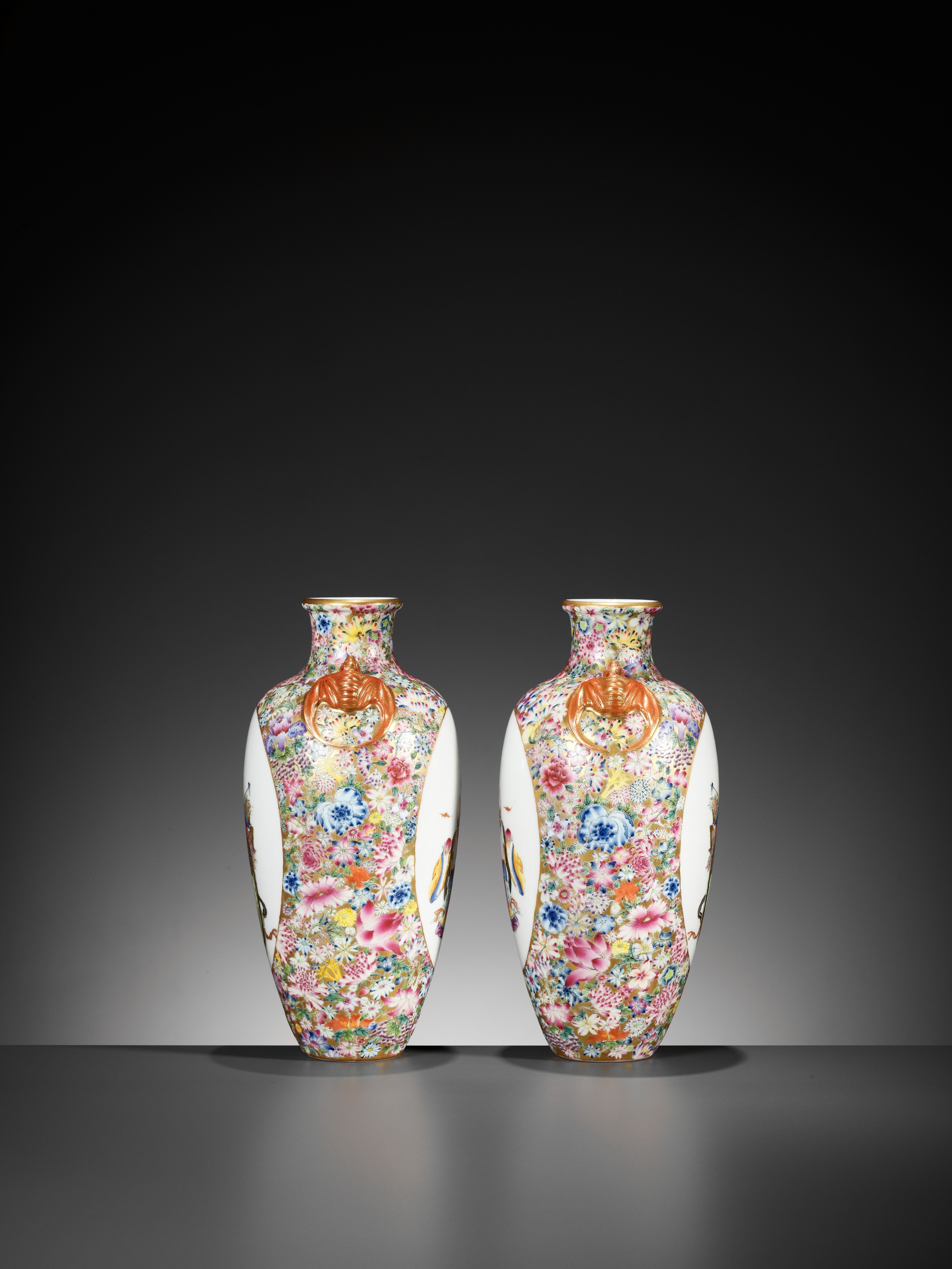 A PAIR OF FAMILLE ROSE 'MILLEFLEUR' VASES, LATE QING TO REPUBLIC - Image 7 of 13