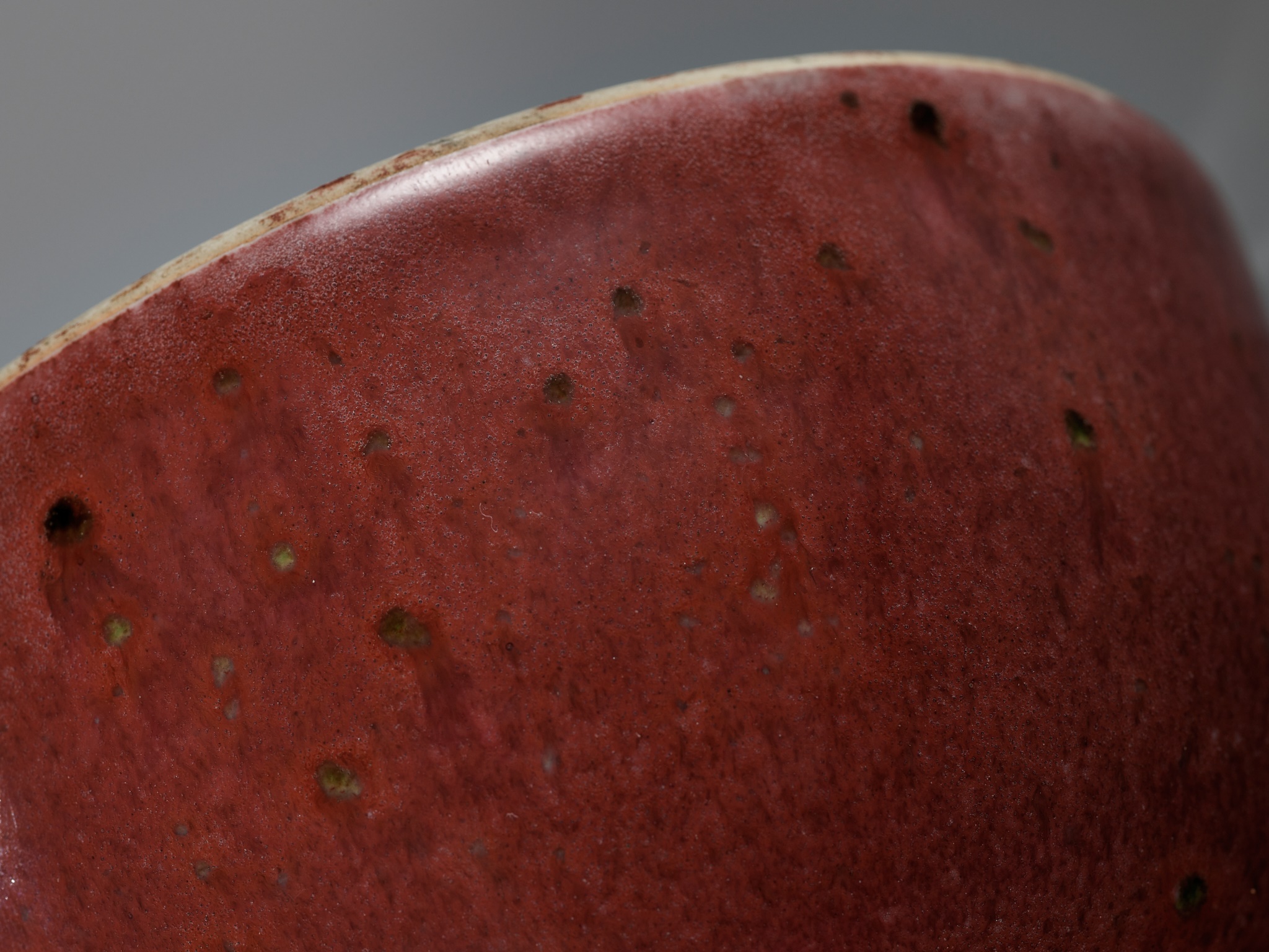 A PEACHBLOOM-GLAZED 'BEEHIVE' WATERPOT, 19TH CENTURY - Image 2 of 17