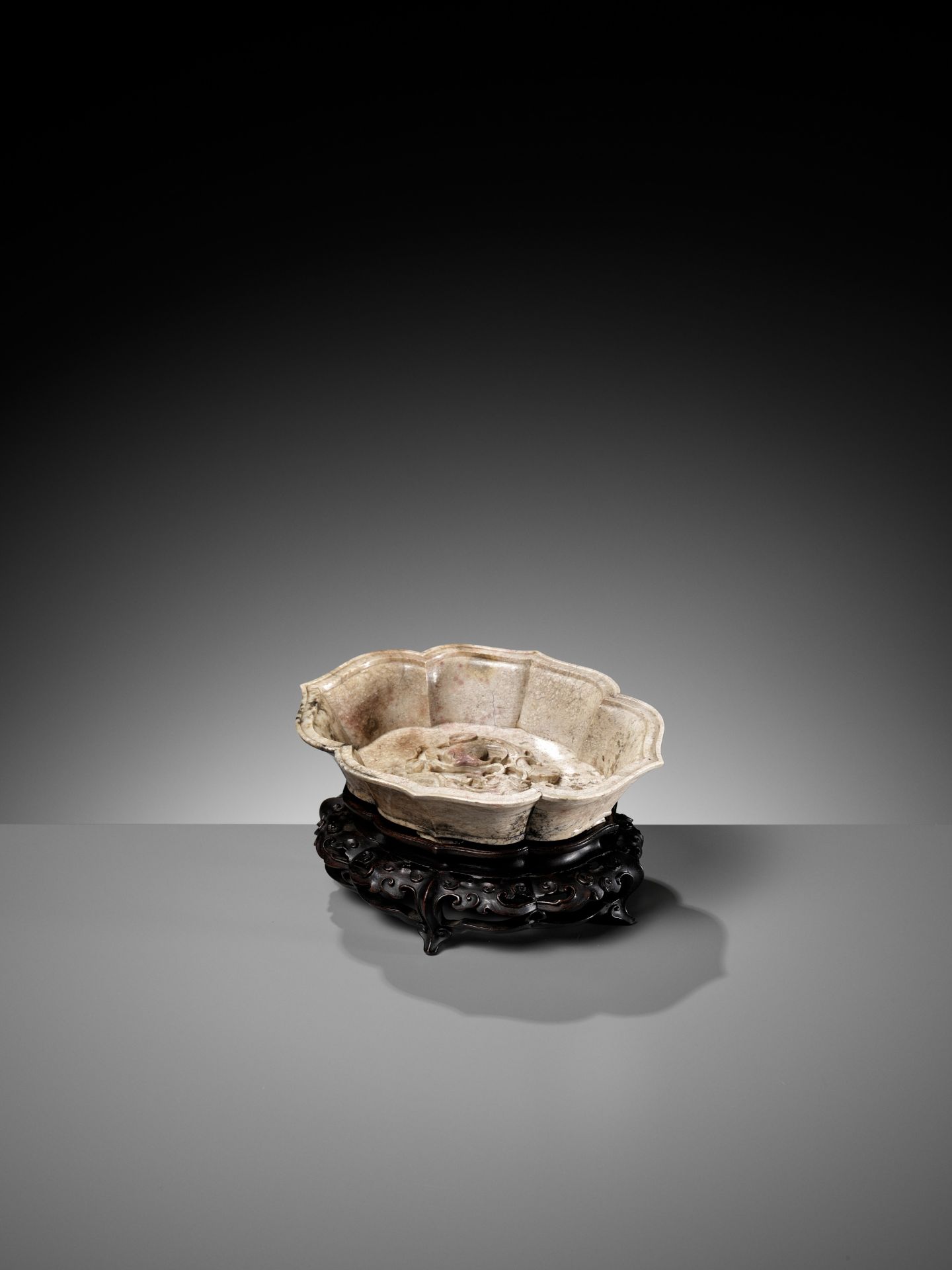 A CHICKEN BONE JADE 'DOUBLE FISH' MARRIAGE BOWL, 17TH-18TH CENTURY - Image 14 of 16