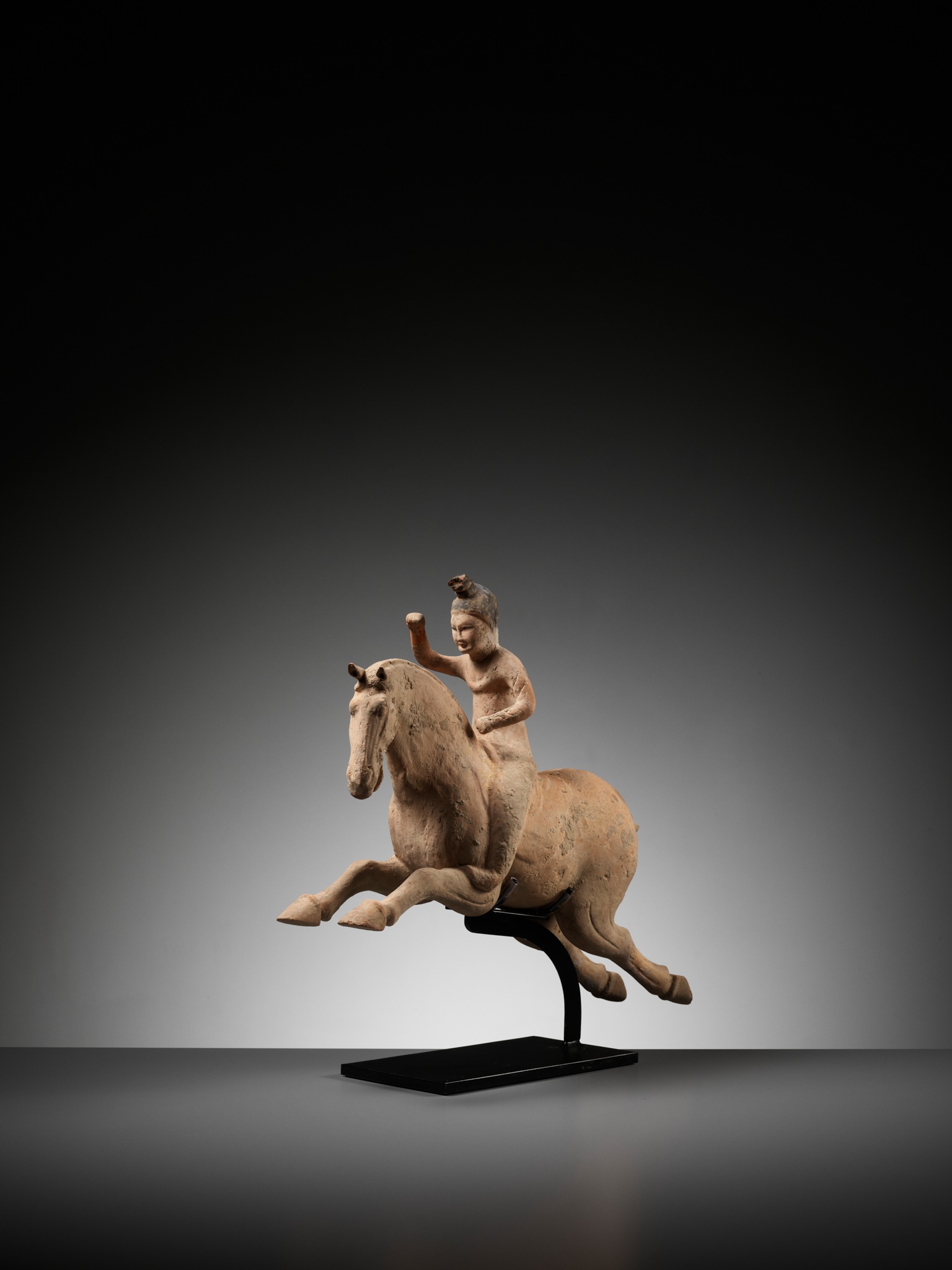 A PAINTED POTTERY FIGURE OF A POLO PLAYER, SUI TO TANG DYNASTY - Image 6 of 10