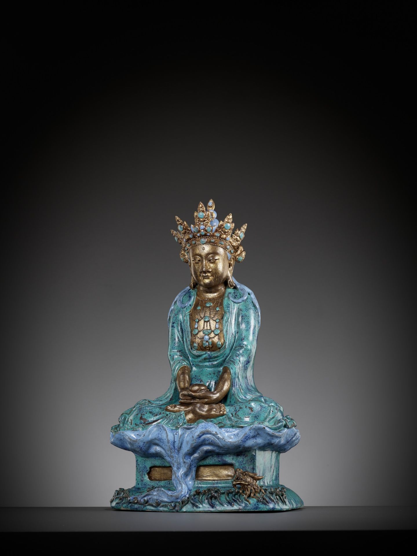 A VERY LARGE 'ROBIN'S EGG' ENAMELED AND GILT PORCELAIN FIGURE OF AMITAYUS,QIANLONG TO JIAQING PERIOD - Bild 11 aus 17