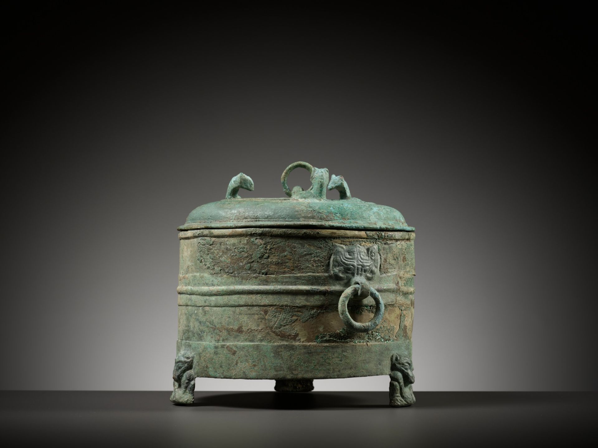 A RARE BRONZE TRIPOD VESSEL AND COVER, LIAN, HAN DYNASTY - Image 12 of 17