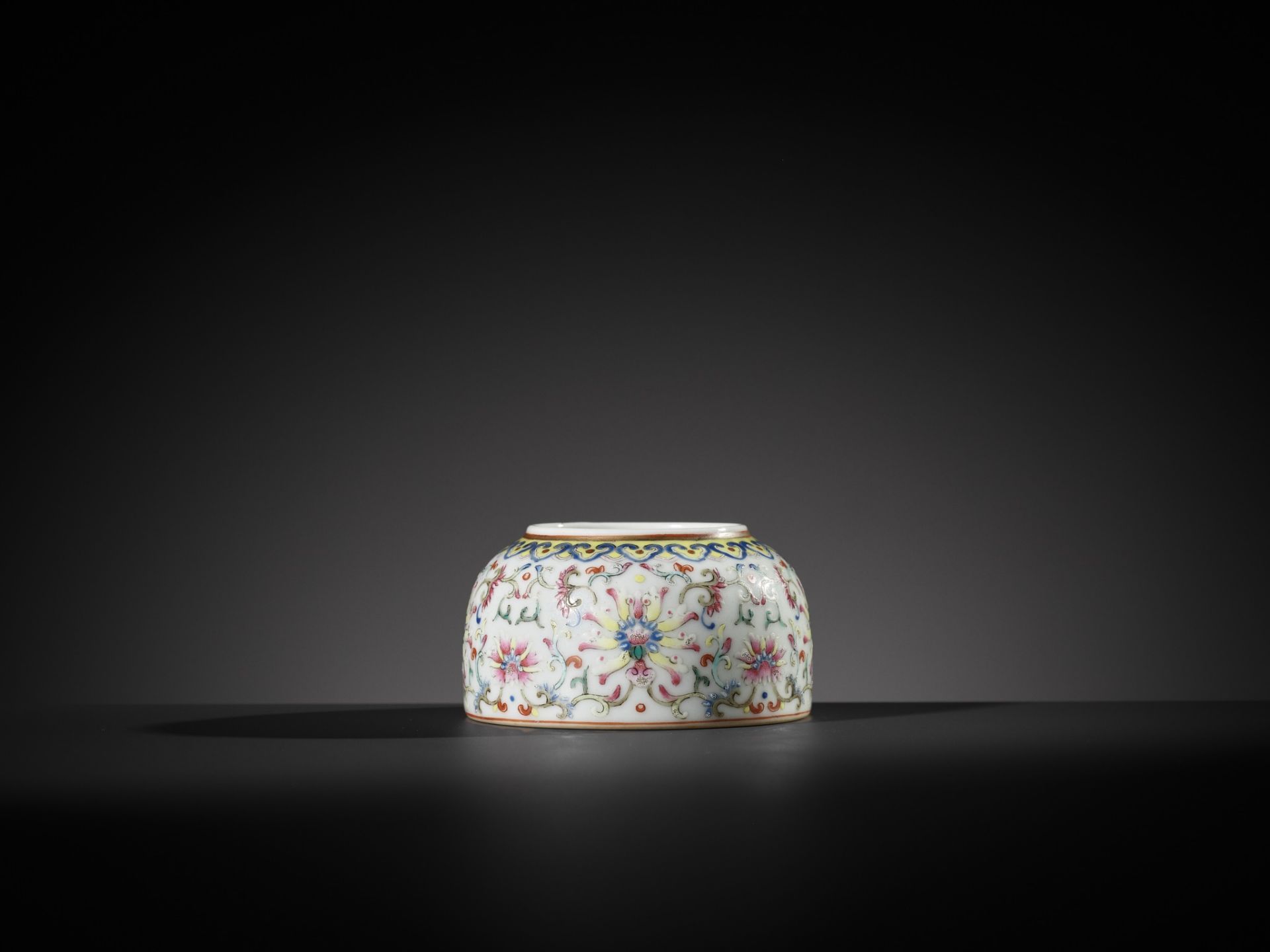 A FAMILLE ROSE WATER POT, JIAQING MARK AND PERIOD - Image 3 of 10