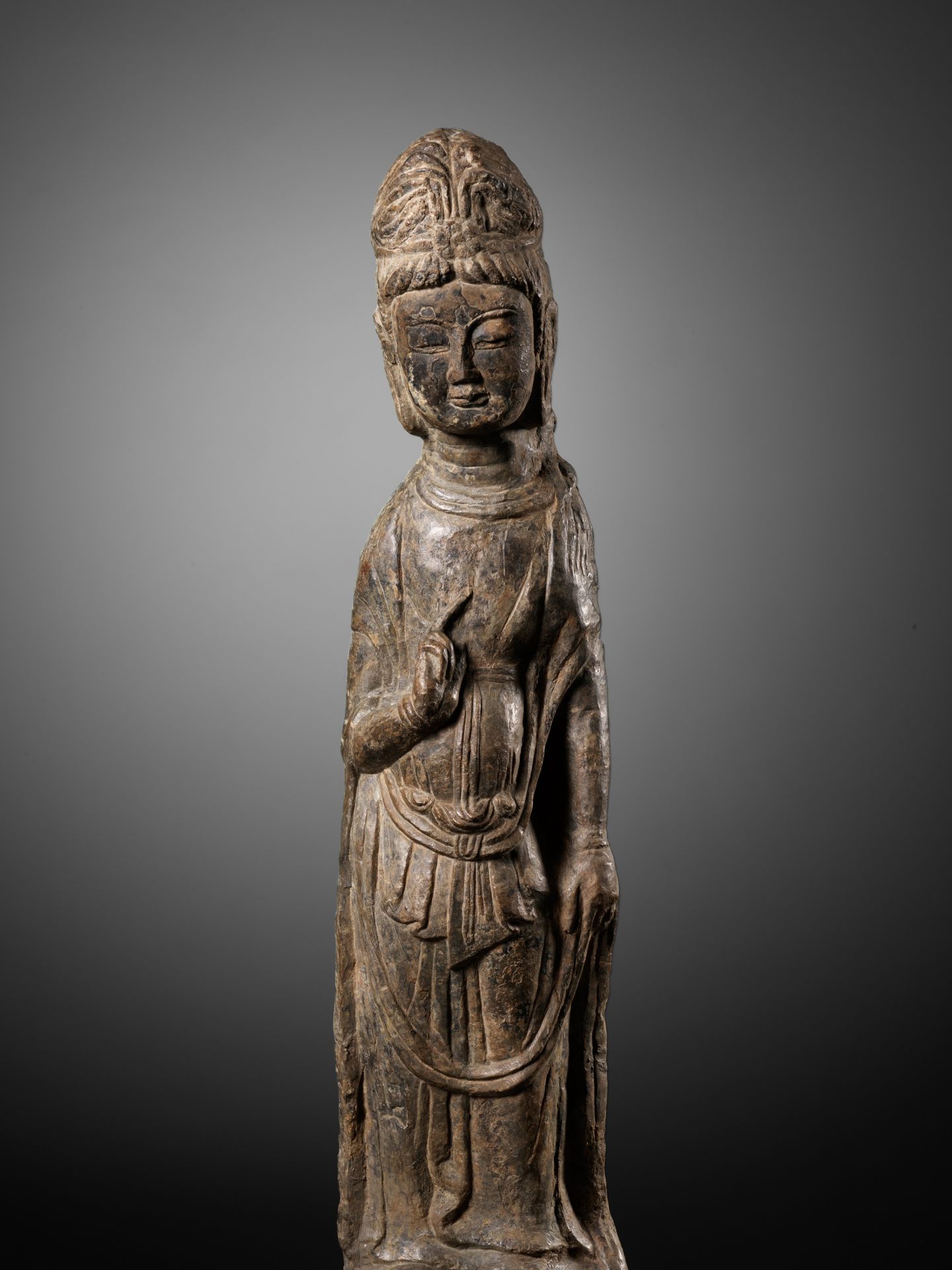 A RARE AND IMPORTANT LIMESTONE FIGURE OF A BODHISATTVA, LONGMEN GROTTOES, NORTHERN WEI DYNASTY - Image 16 of 18