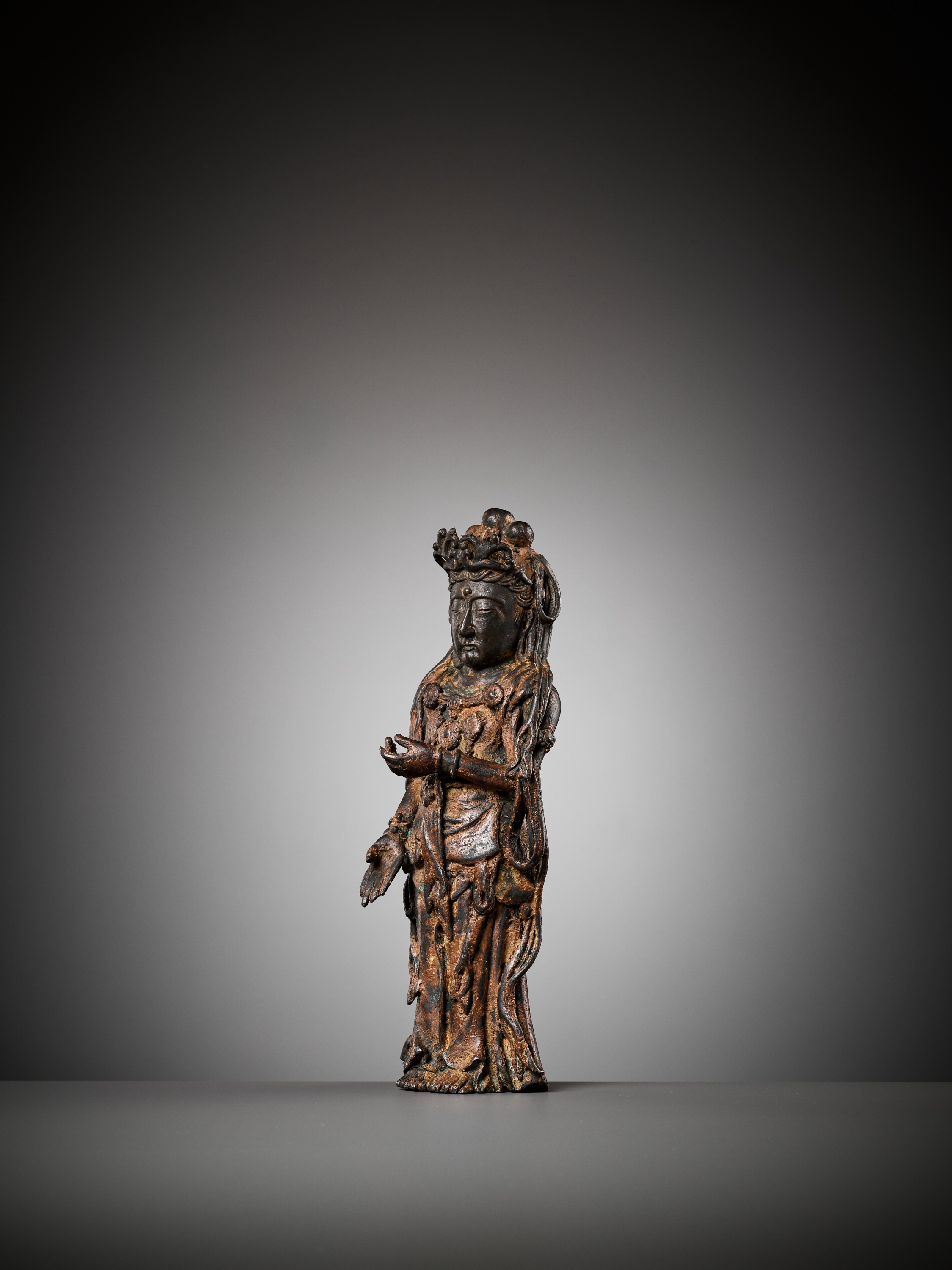 AN EXCEEDINGLY RARE BRONZE FIGURE OF GUANYIN, DALI KINGDOM, 12TH – MID-13TH CENTURY - Image 16 of 20