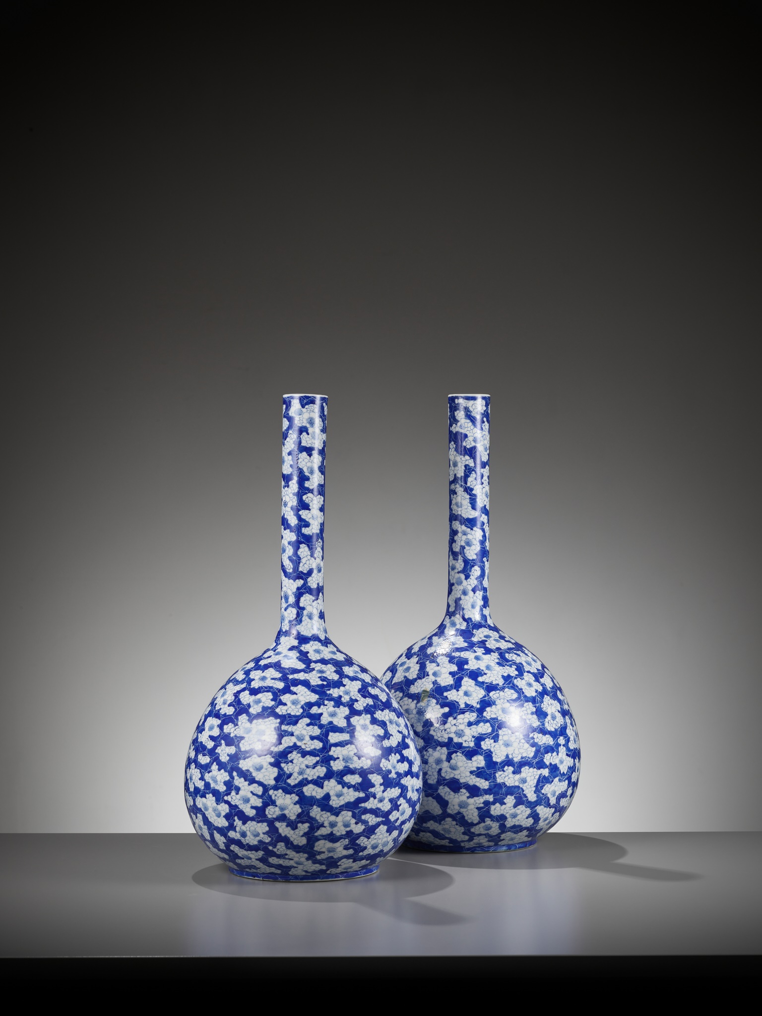 A PAIR OF BLUE AND WHITE 'ICE CRACK AND PRUNUS' BOTTLE VASES, 19TH CENTURY - Image 10 of 14