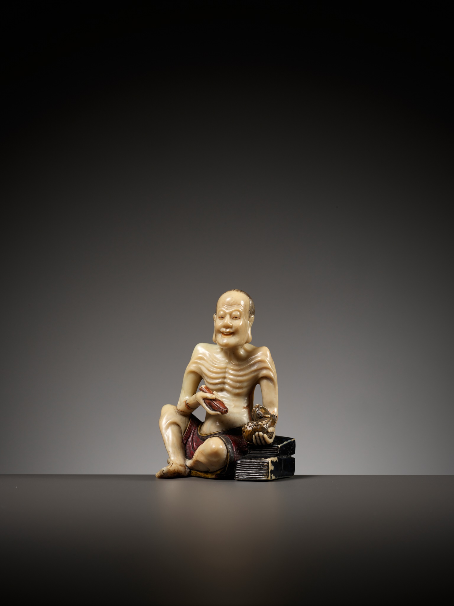 A SOAPSTONE FIGURE OF VIJRAPUTRA, MID-QING DYNASTY - Image 3 of 15