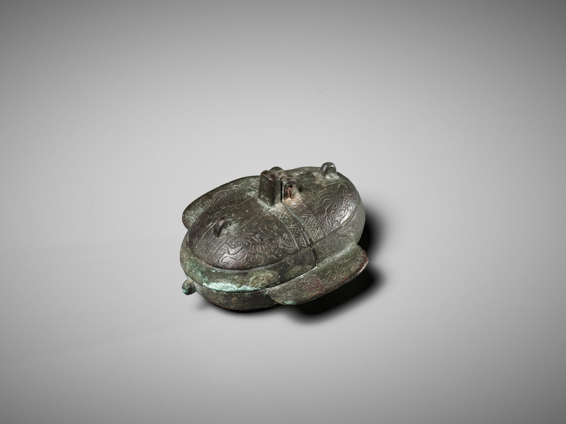 AN OVAL BRONZE FOLDING OIL LAMP, DENG, HAN DYNASTY - Image 6 of 16