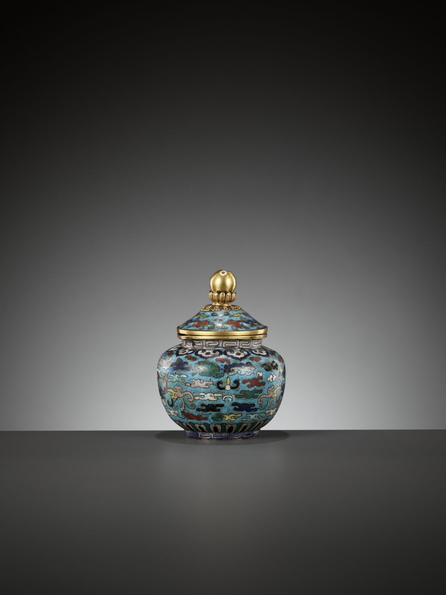 A CLOISONNE ENAMEL JAR AND COVER, 18TH CENTURY - Image 6 of 10