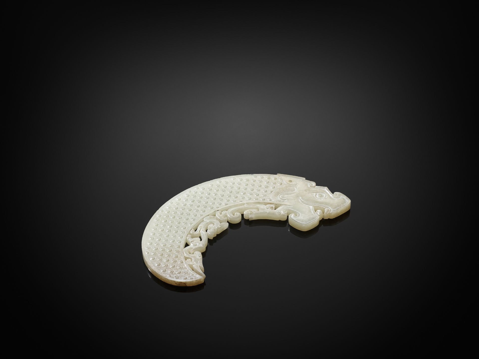 A WHITE JADE 'DRAGON' ORNAMENT, WESTERN HAN - Image 6 of 8