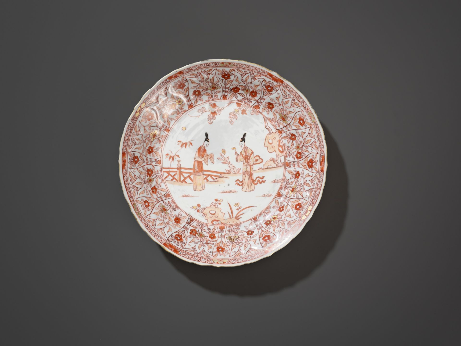 A BARBED-RIM IRON-RED AND GILT-DECORATED 'LADIES' DISH, KANGXI PERIOD - Image 6 of 6