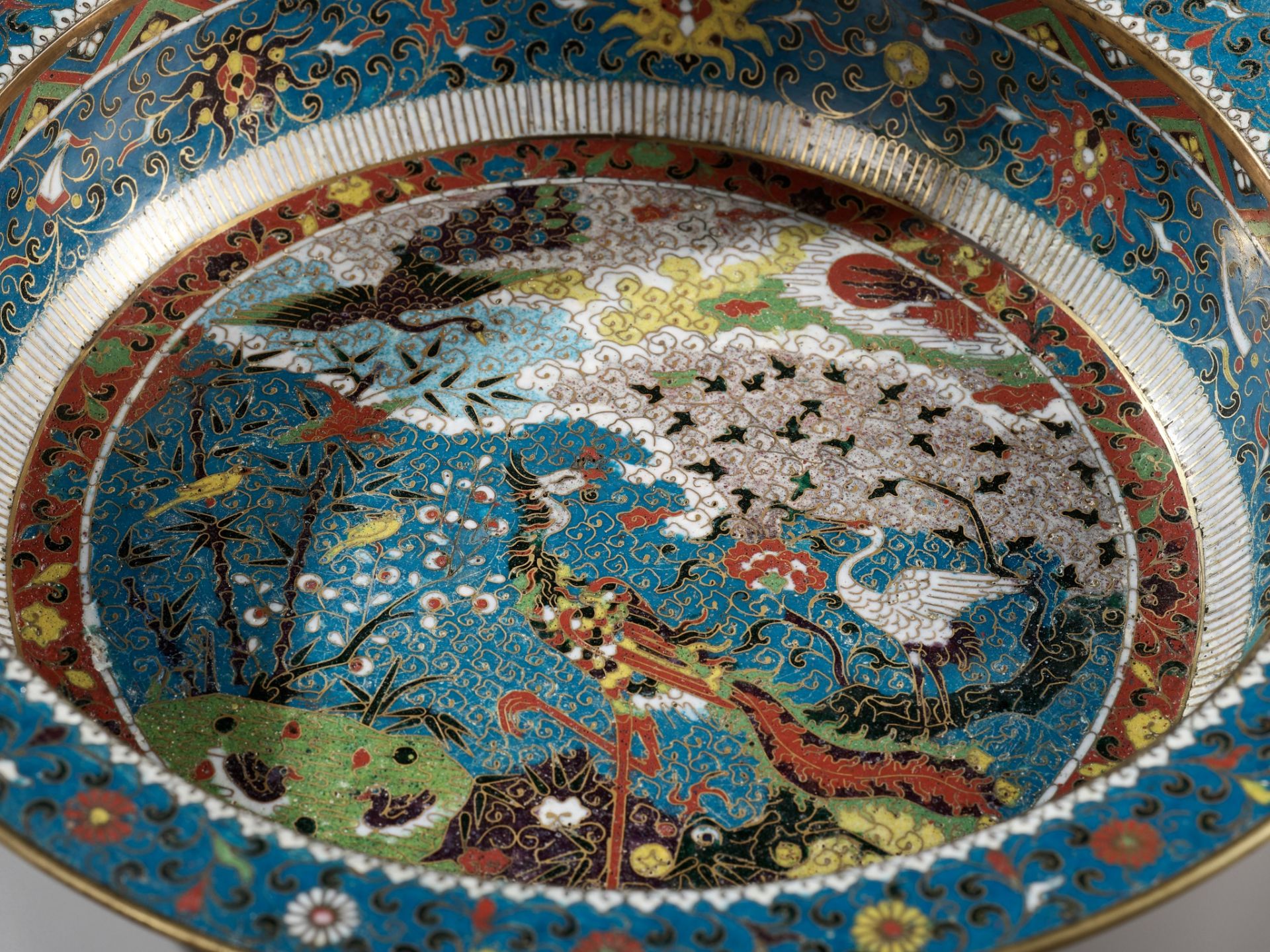 A LARGE 'BIRDS WORSHIPPING THE PHOENIX' CLOISONNE BASIN, MING DYNASTY - Image 2 of 13