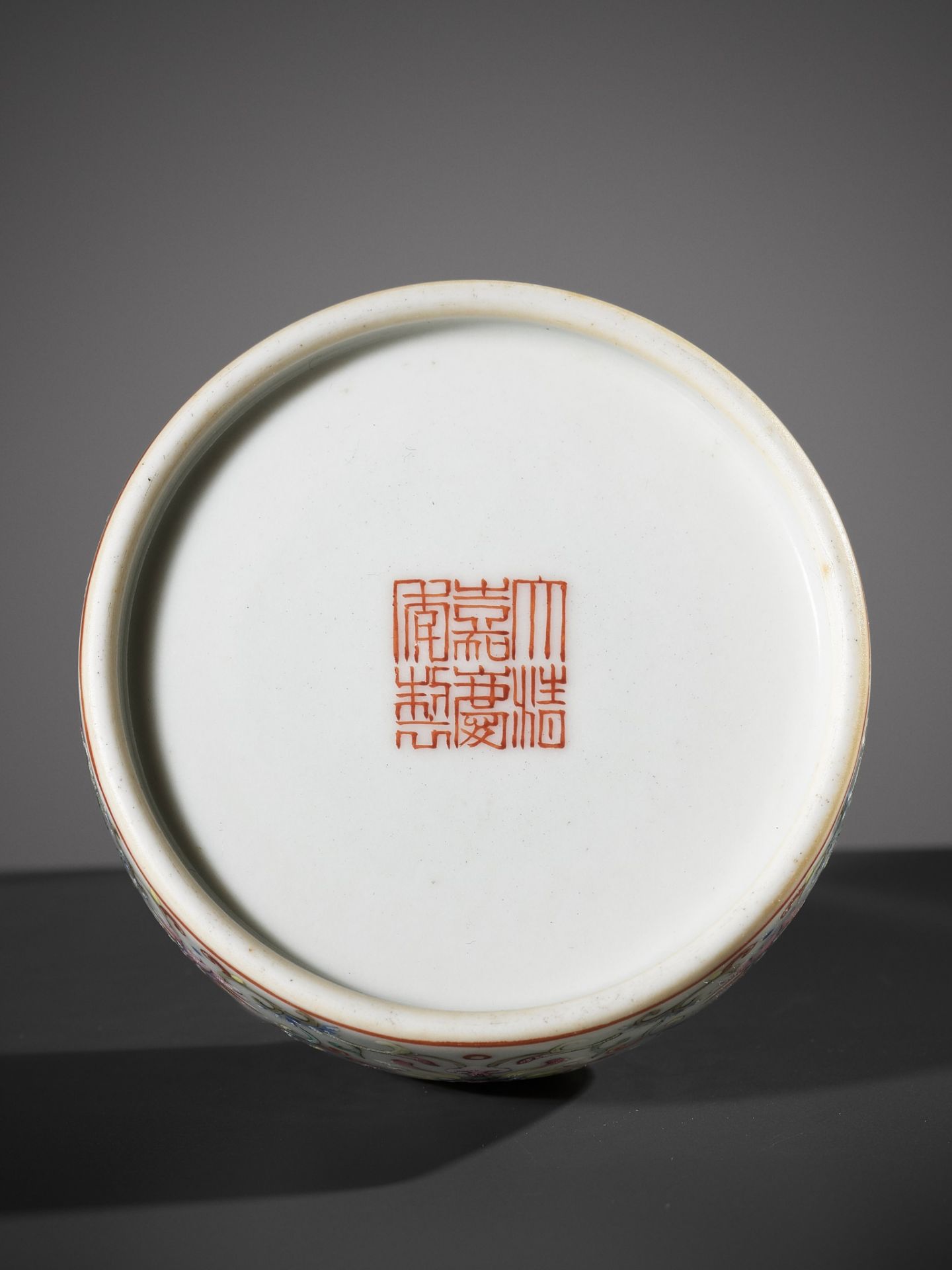 A FAMILLE ROSE WATER POT, JIAQING MARK AND PERIOD - Image 2 of 10