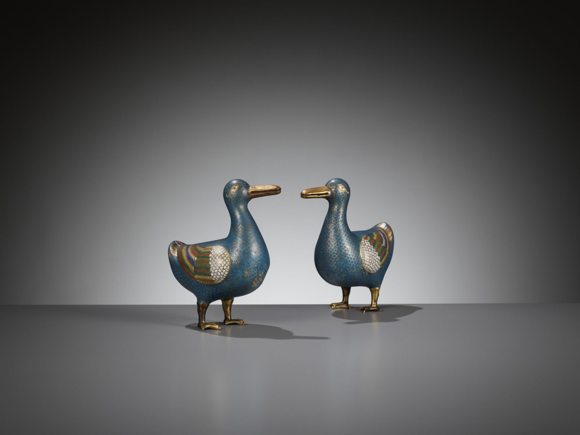 A PAIR OF CLOISONNE ENAMEL FIGURES OF DUCKS, QING DYNASTY - Image 2 of 8