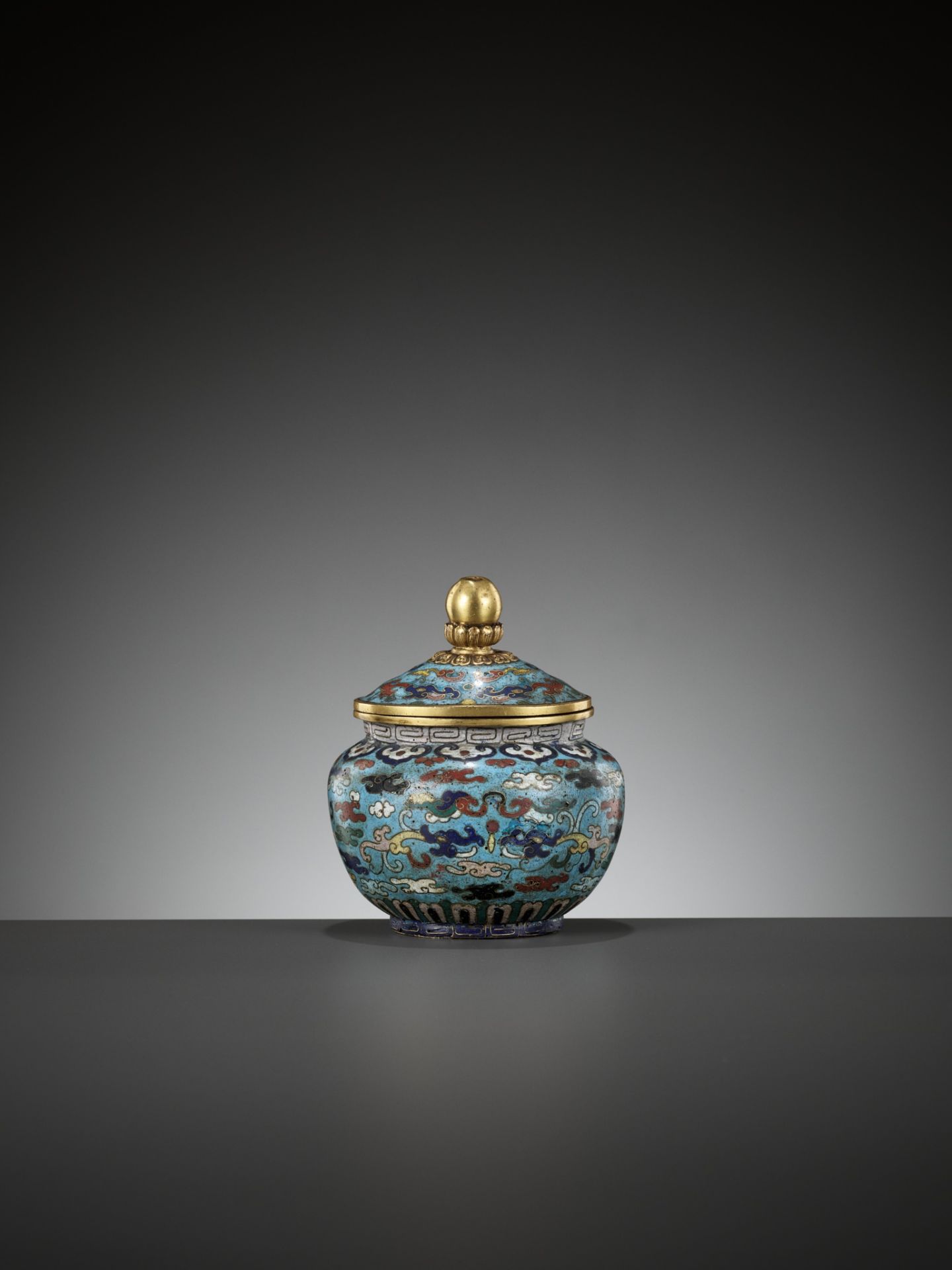 A CLOISONNE ENAMEL JAR AND COVER, 18TH CENTURY - Image 2 of 10