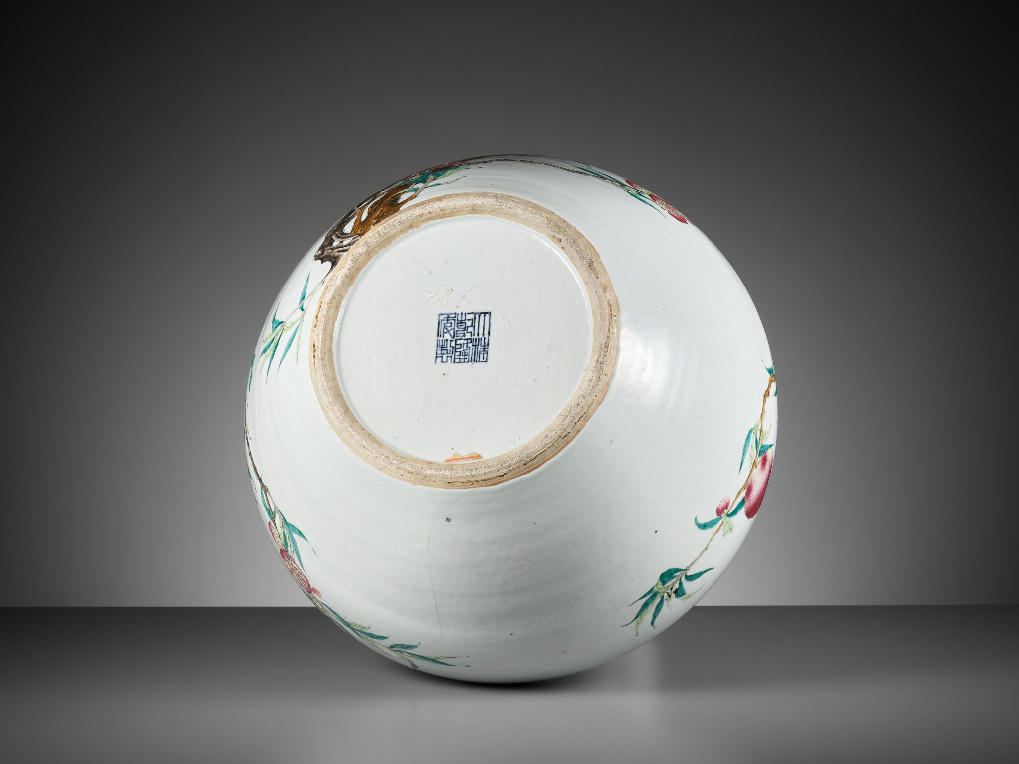 A FAMILLE ROSE 'NINE PEACHES' VASE, TIANQIUPING, LATE QING DYNASTY TO REPUBLIC PERIOD - Image 17 of 20