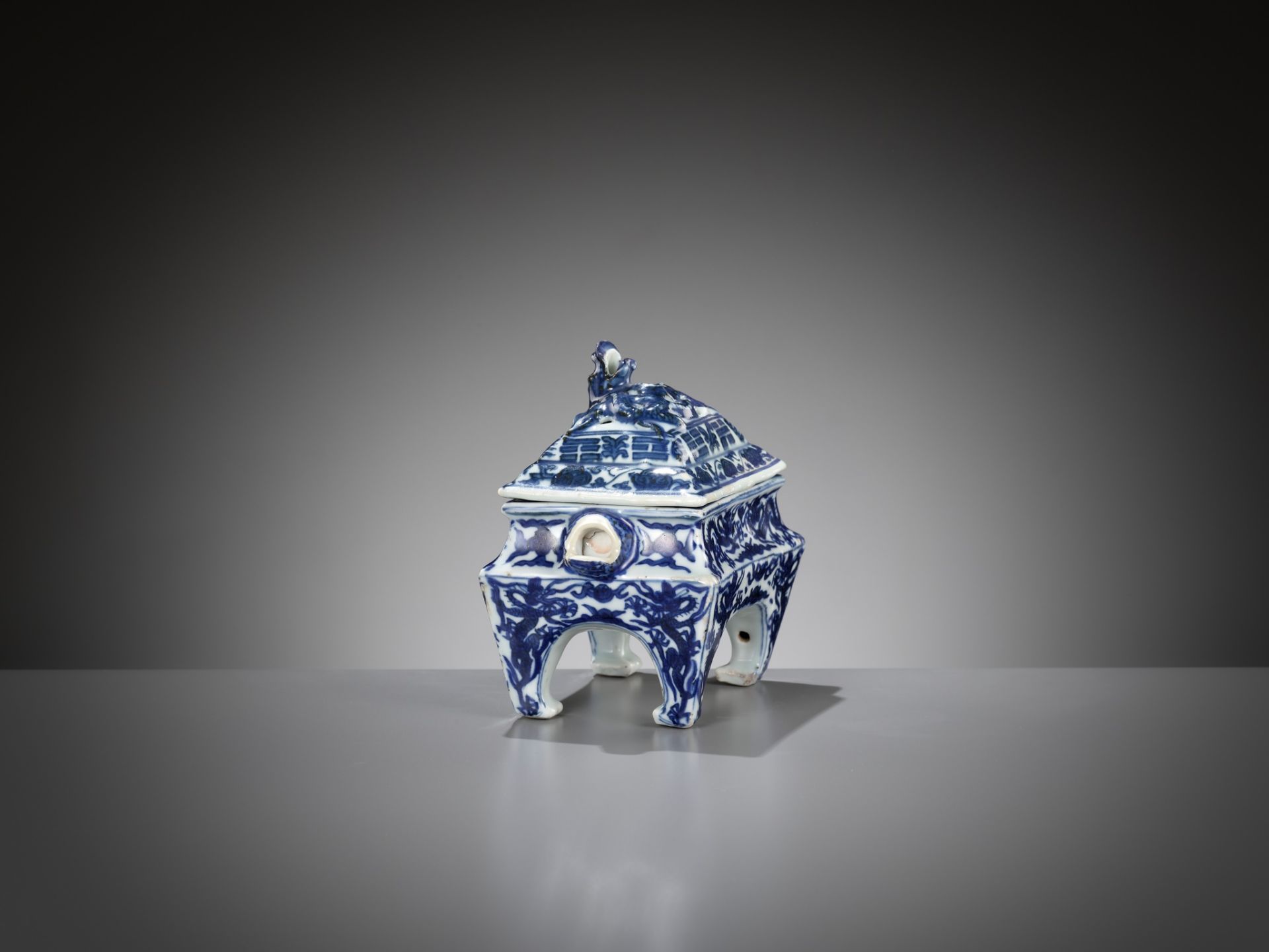 A RARE BLUE AND WHITE 'DRAGON' CENSER, WANLI MARK AND PERIOD - Image 10 of 16