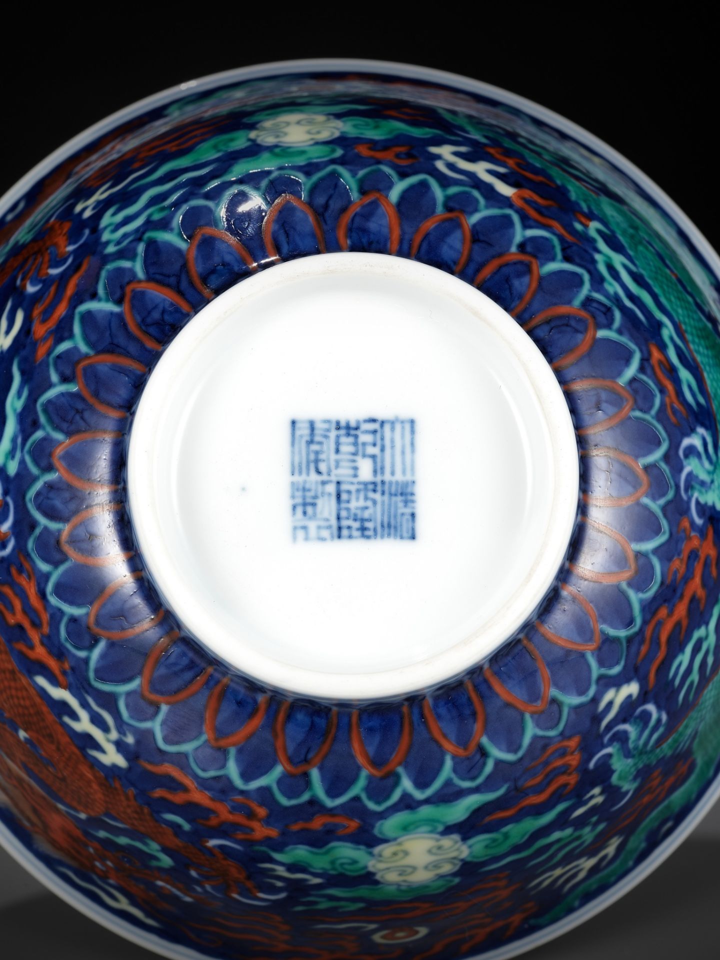 A RARE BLUE-GROUND POLYCHROME-DECORATED 'DRAGON' BOWL, QIANLONG MARK AND PERIOD - Image 3 of 19