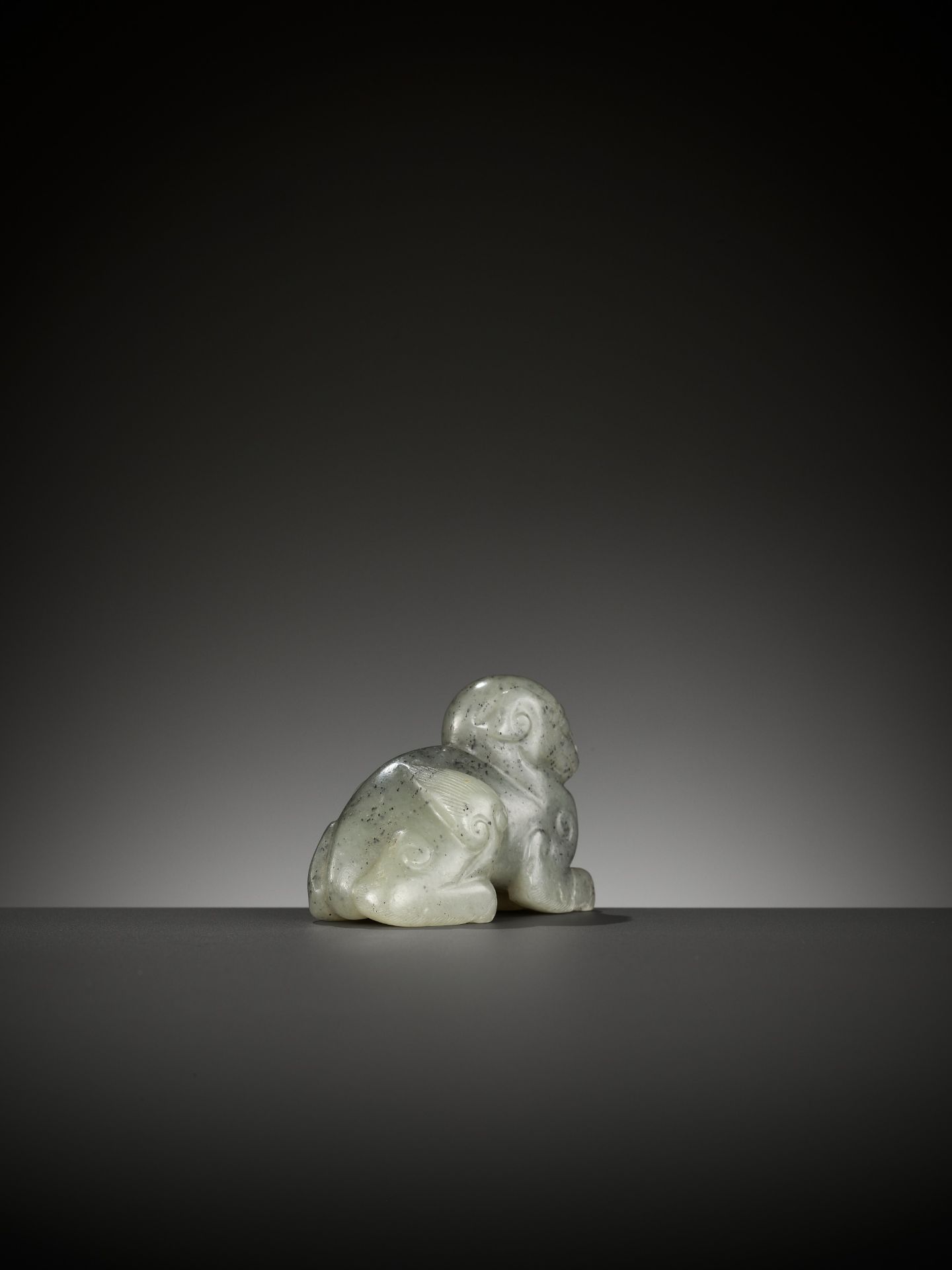 A GRAY JADE FIGURE OF A MYTHICAL BEAST, 17TH CENTURY - Image 12 of 13