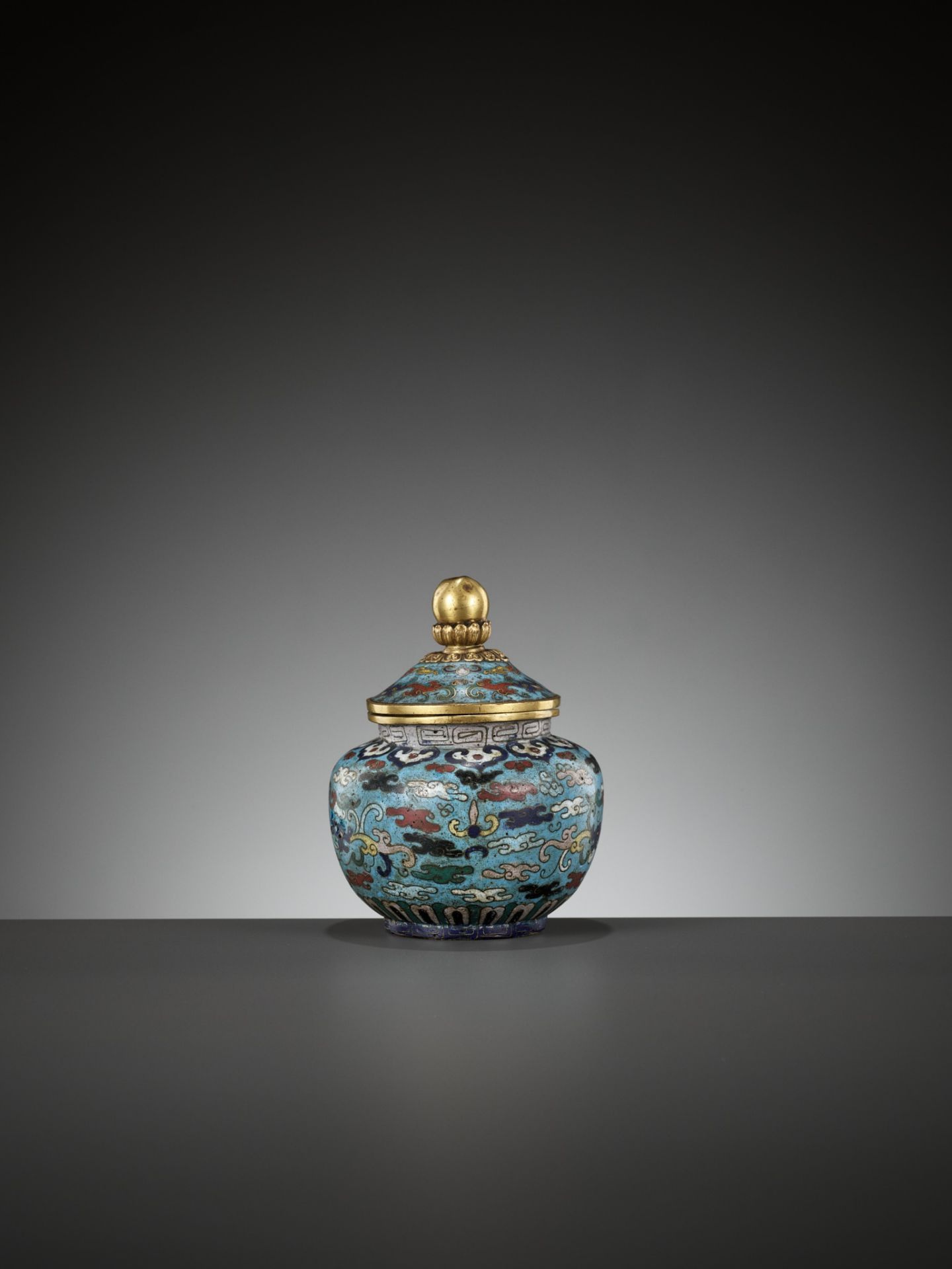 A CLOISONNE ENAMEL JAR AND COVER, 18TH CENTURY - Image 4 of 10