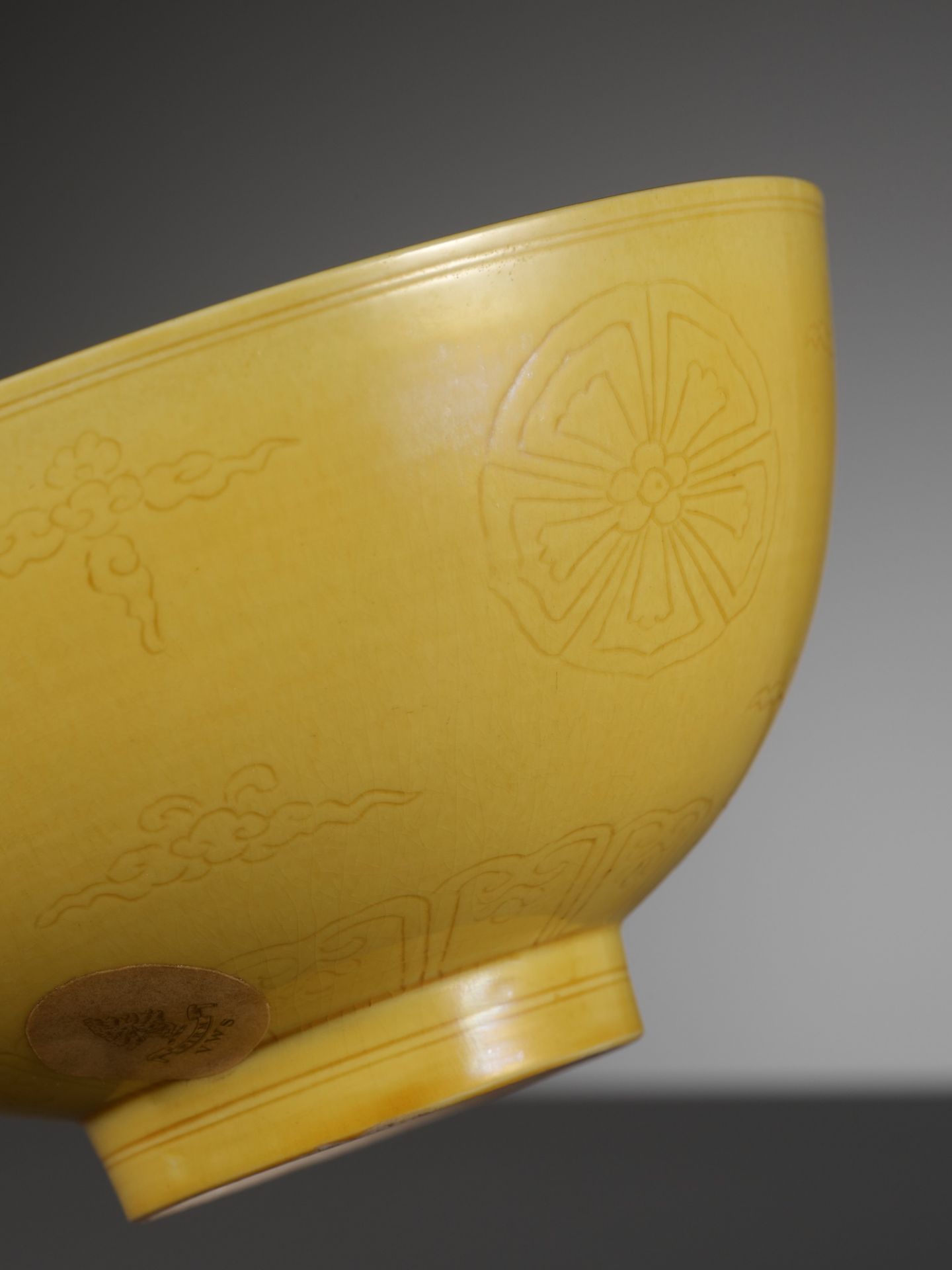 AN EXCEEDINGLY RARE PAIR OF INCISED YELLOW-GLAZED 'FLORAL MEDALLION' BOWLS, KANGXI MARKS AND PERIOD - Image 10 of 26